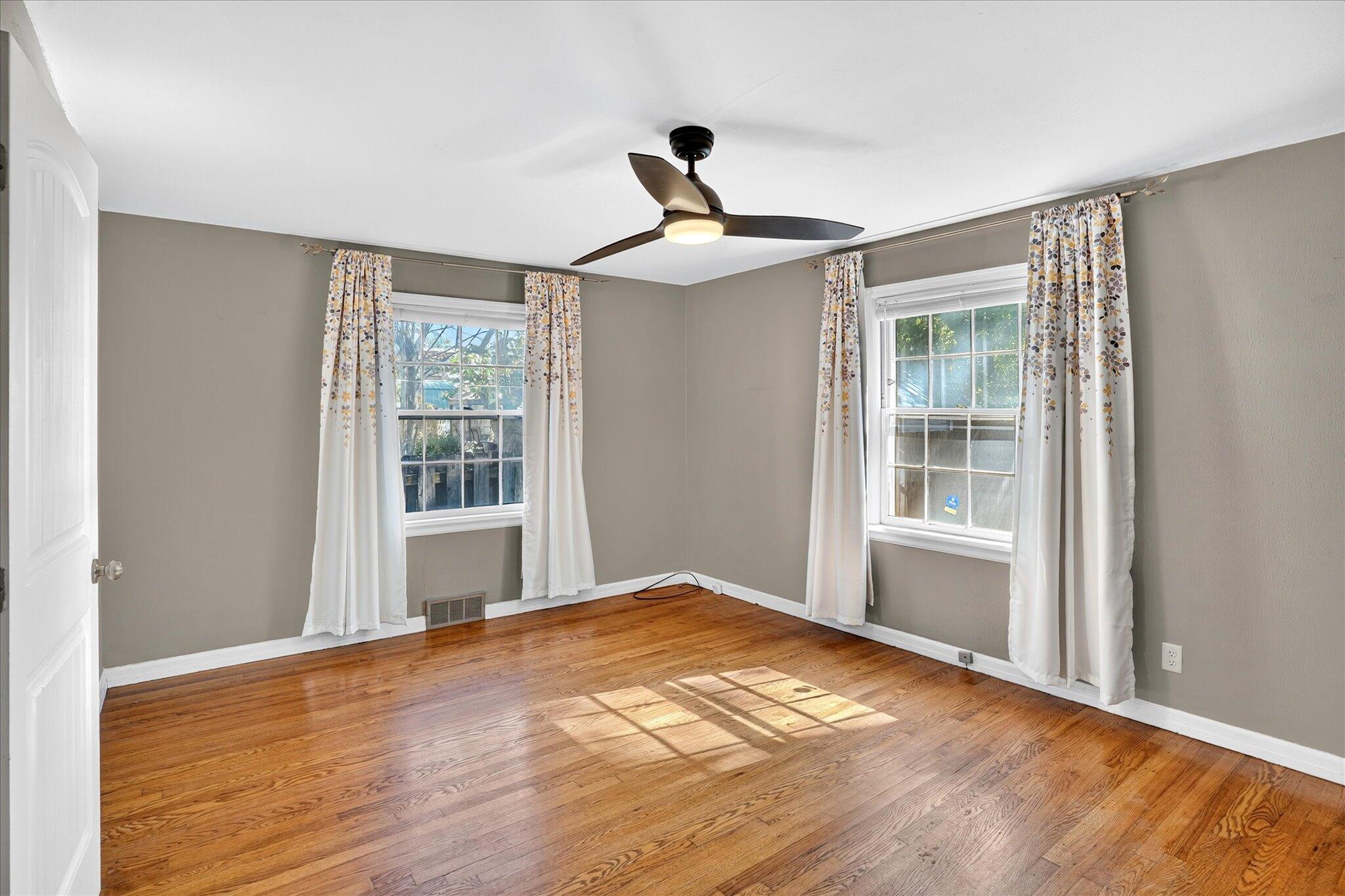 620 East Sunshine Street Property Photo 28