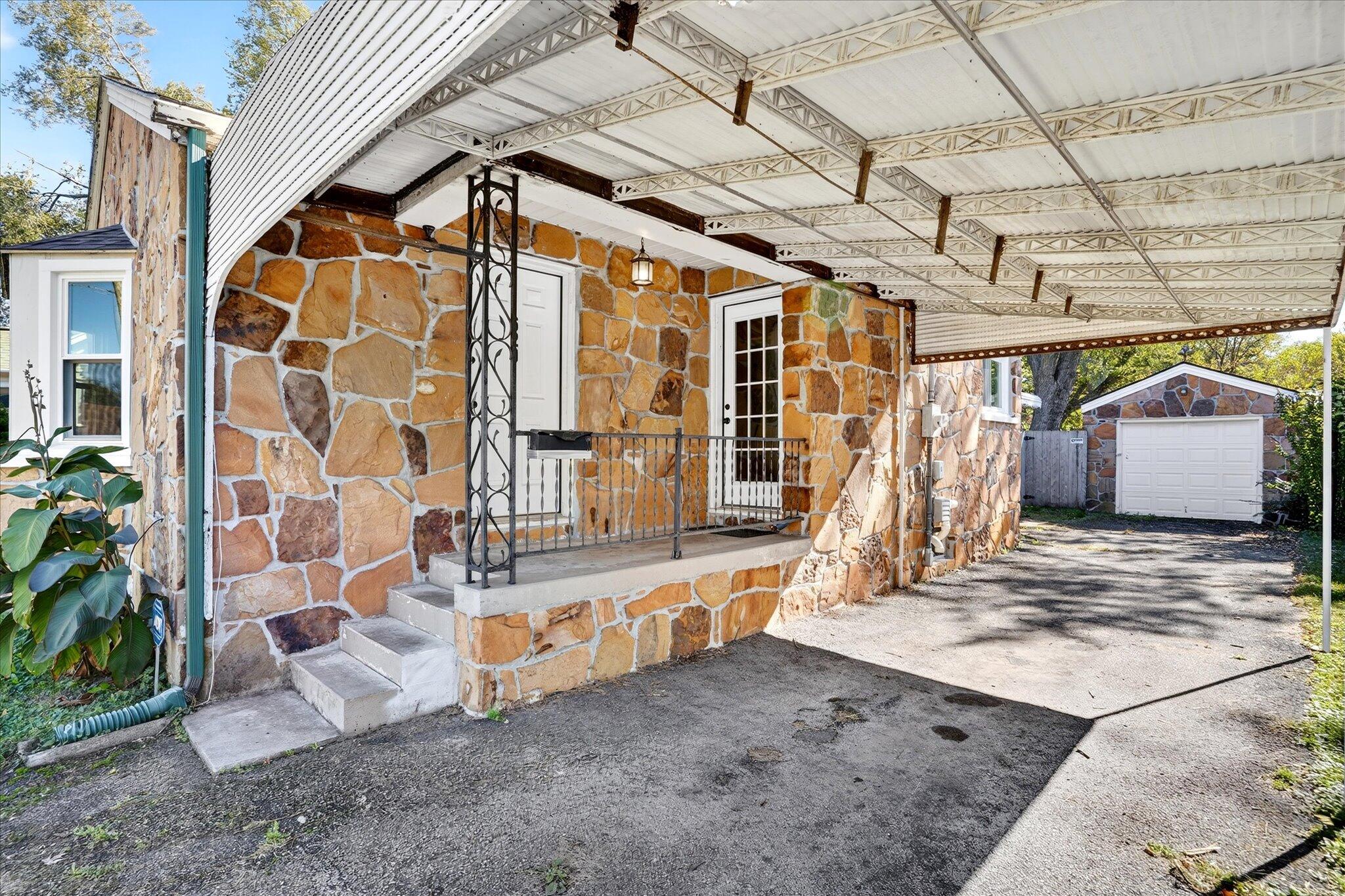 620 East Sunshine Street Property Photo 38