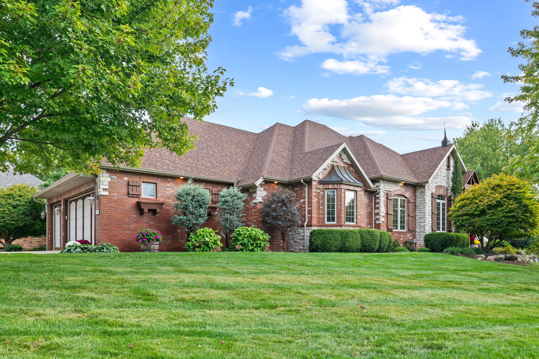 3094 West Cedarbluff Drive Property Photo 2