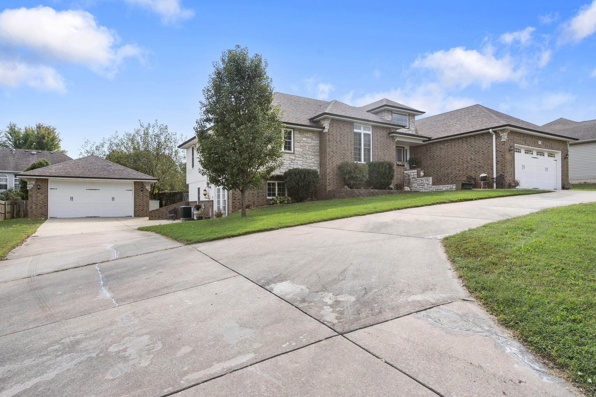 1522 West Porterfield Drive Property Photo 3