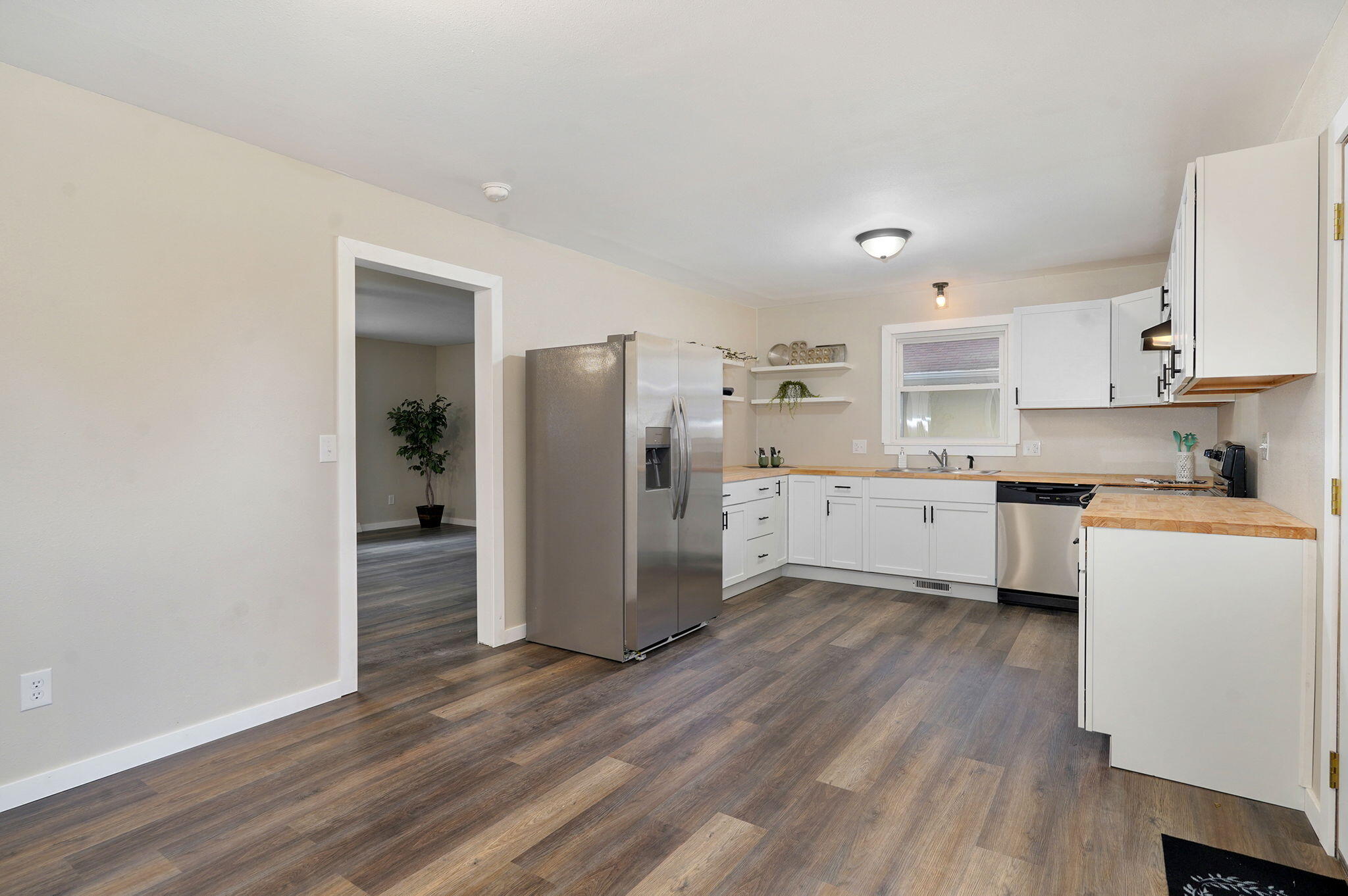 1604 East Walnut Lawn Street Property Photo 9