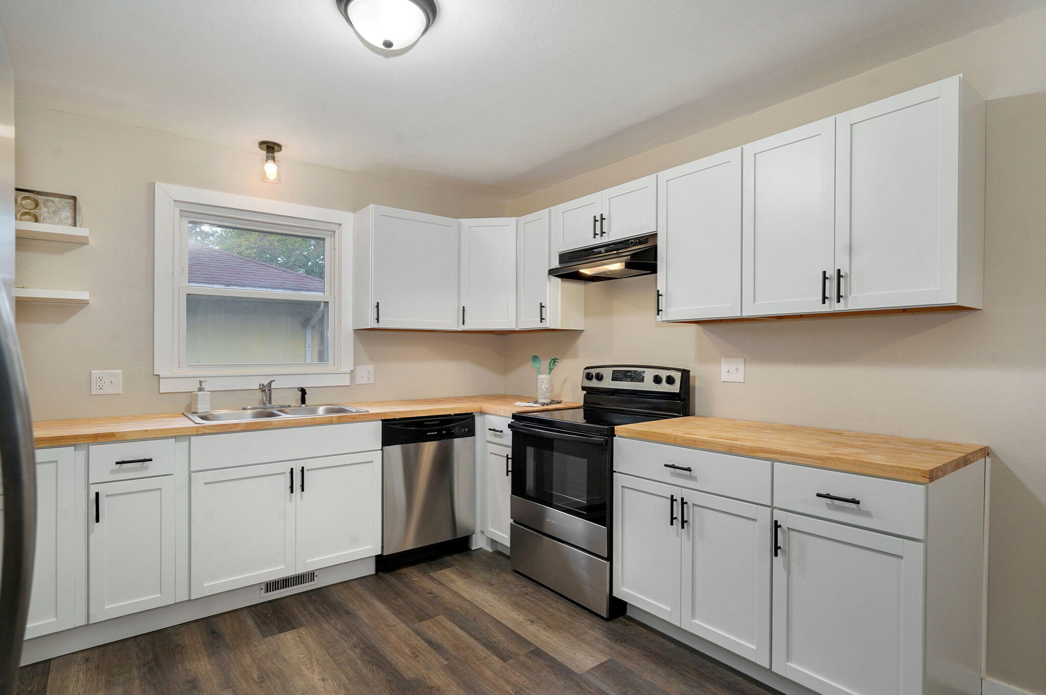 1604 East Walnut Lawn Street Property Photo 11