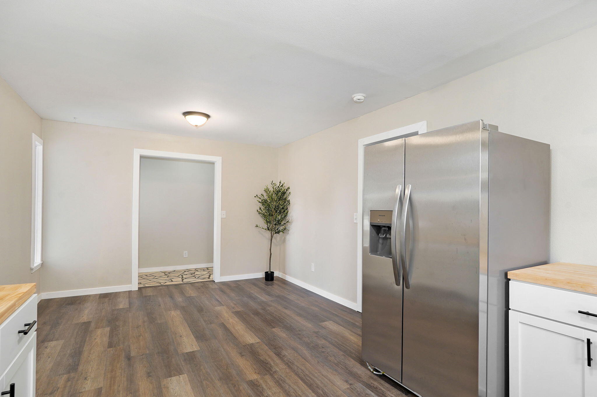 1604 East Walnut Lawn Street Property Photo 13