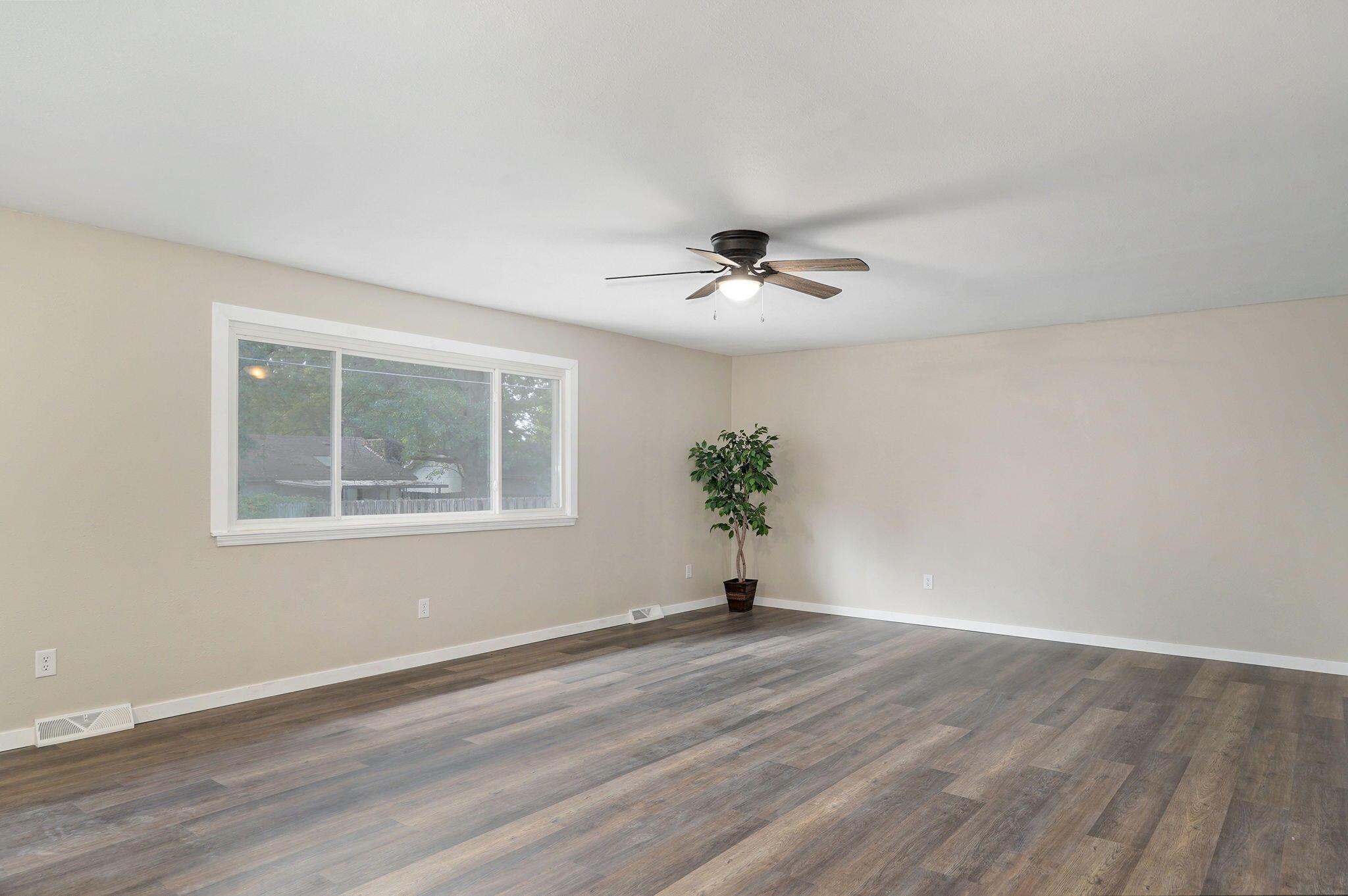 1604 East Walnut Lawn Street Property Photo 15