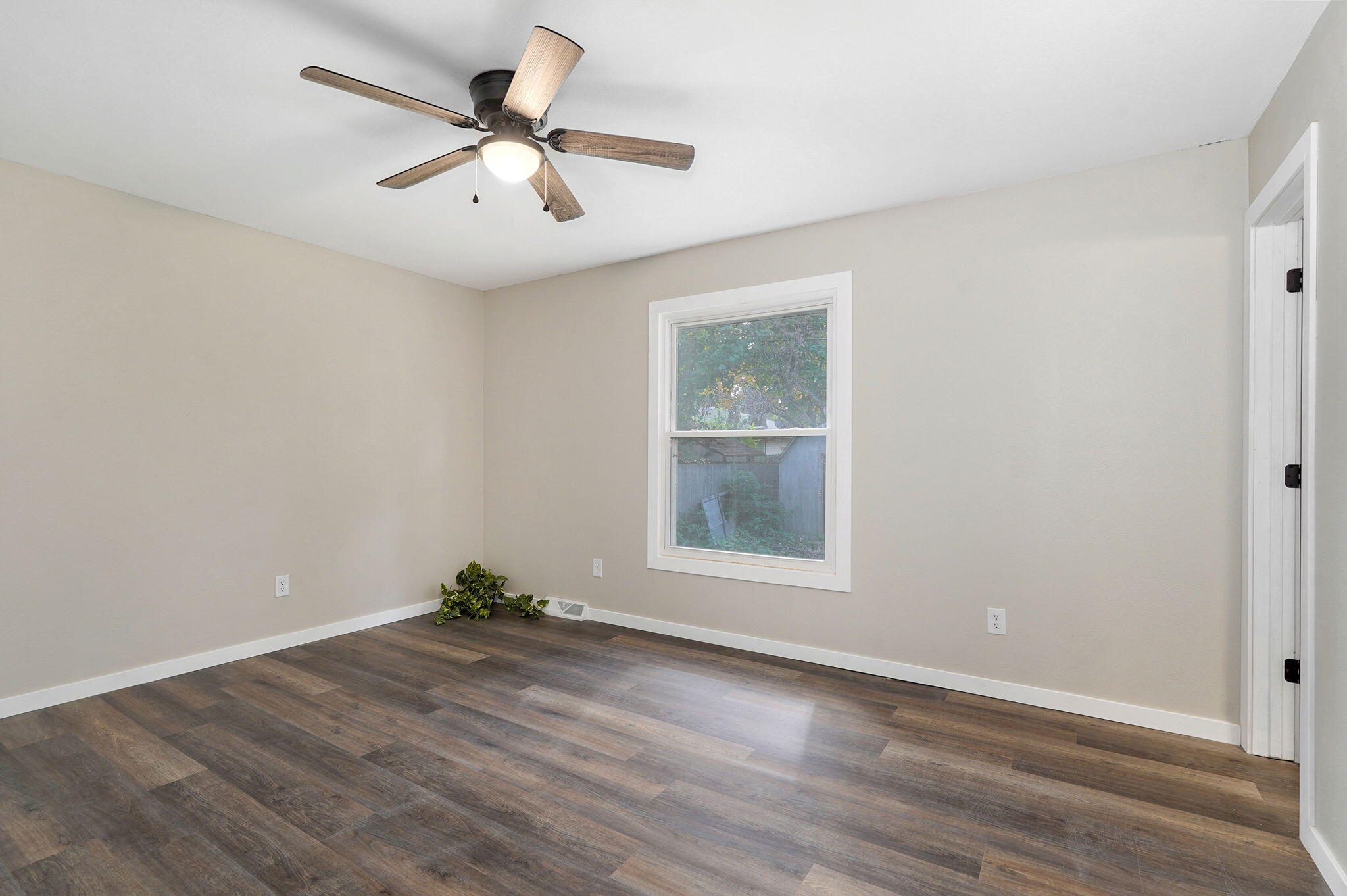 1604 East Walnut Lawn Street Property Photo 18