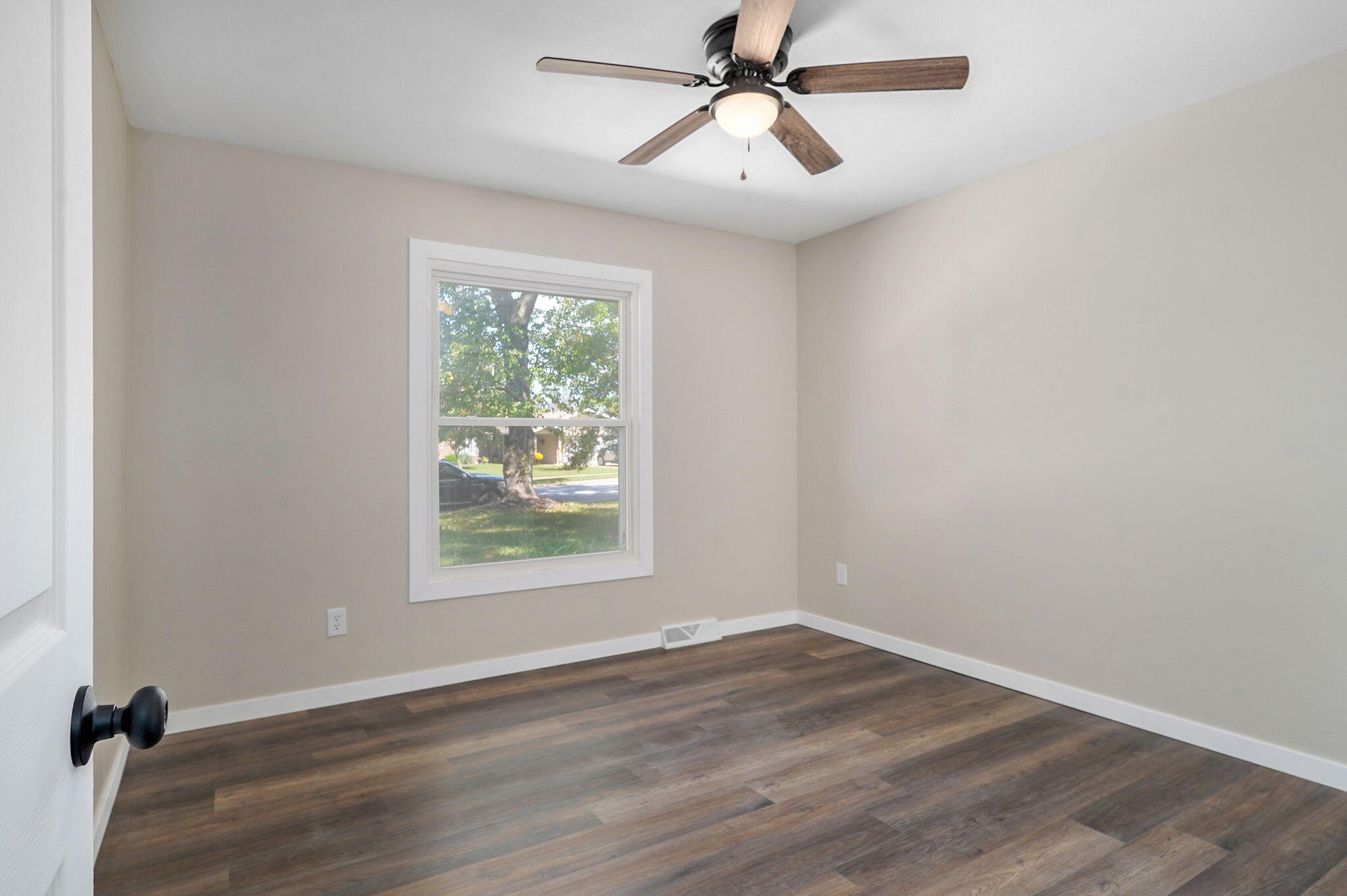 1604 East Walnut Lawn Street Property Photo 23