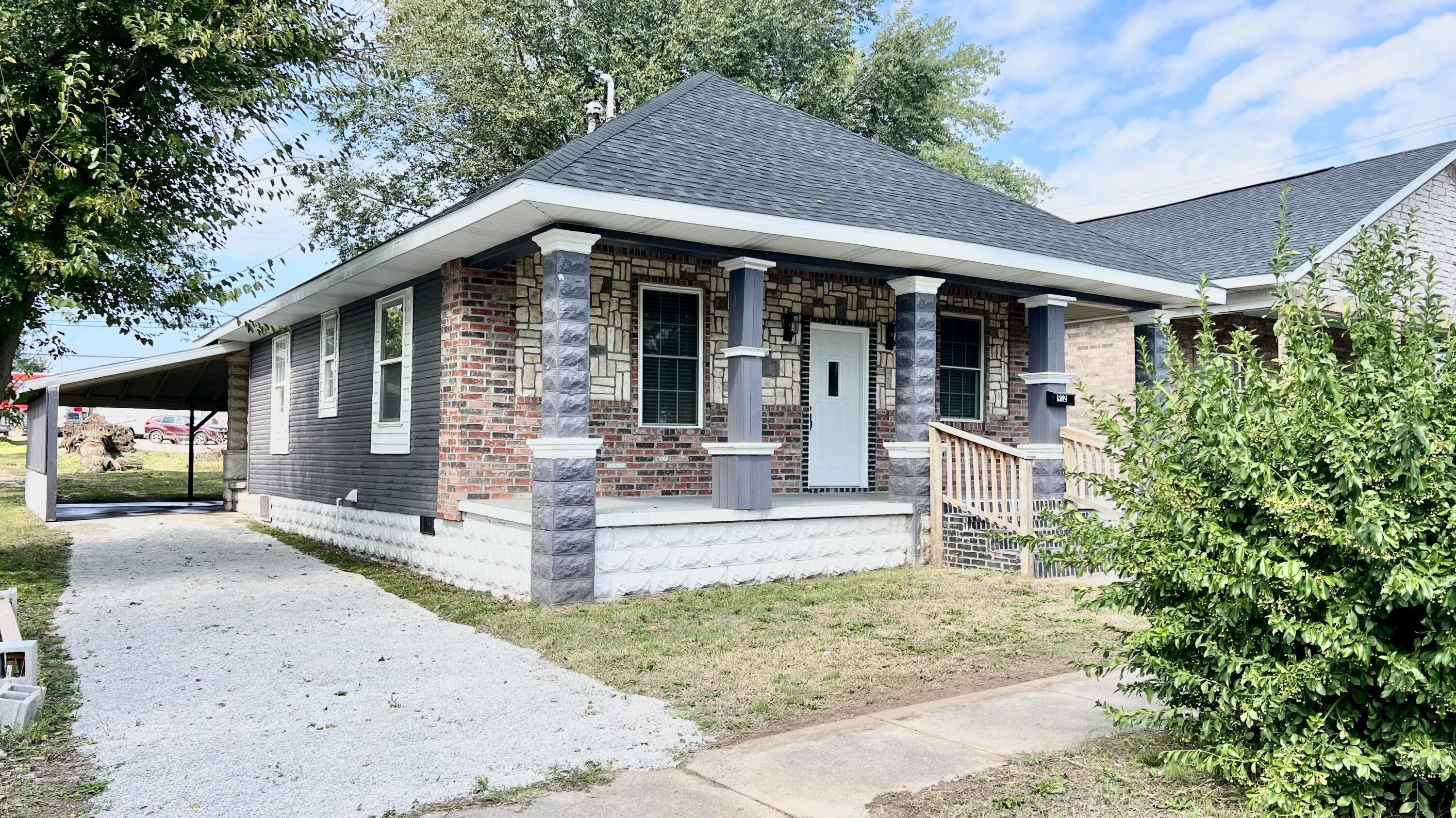 912 3rd Street Property Photo 2