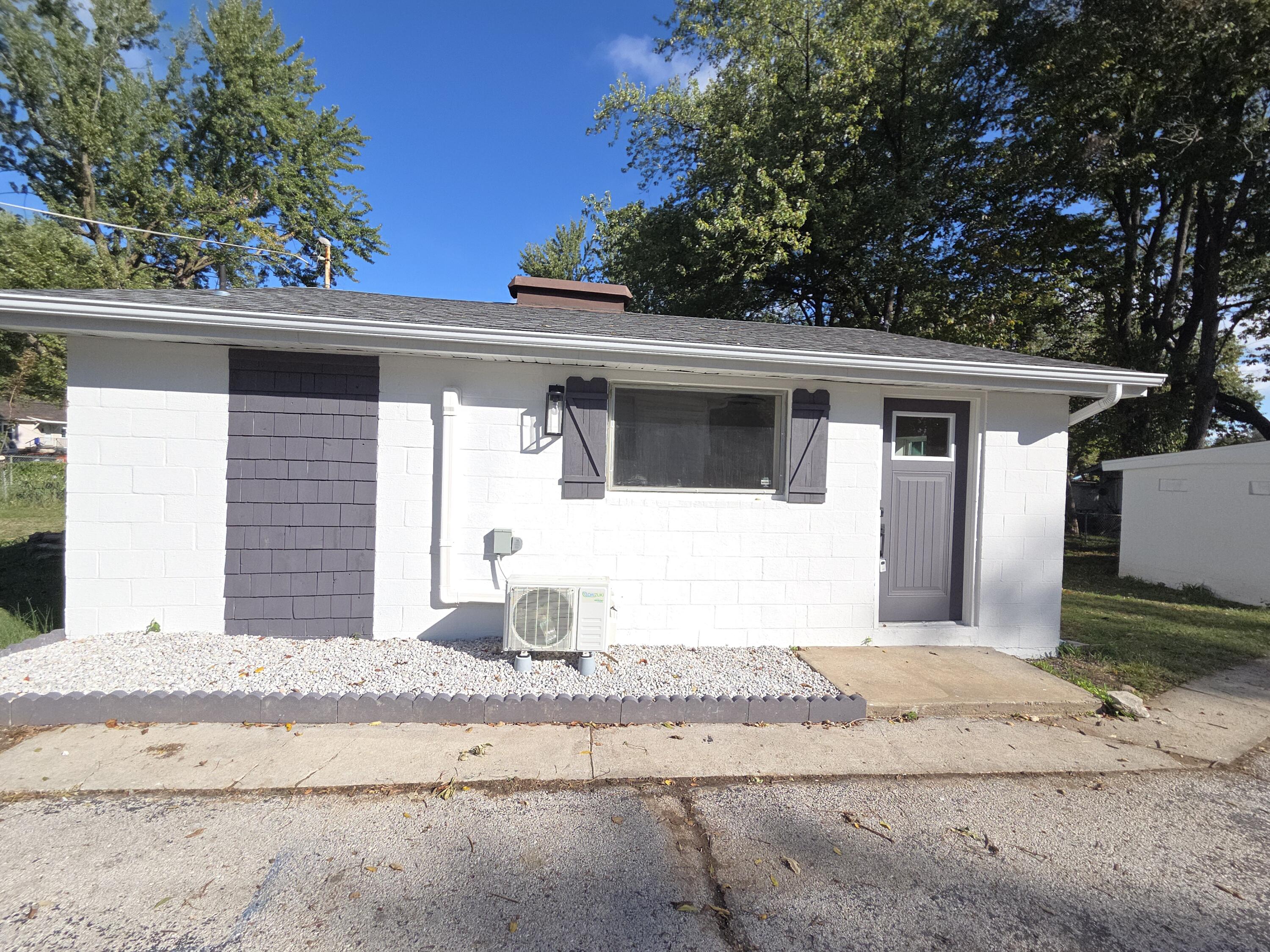 668 South Warren Avenue Property Photo 1