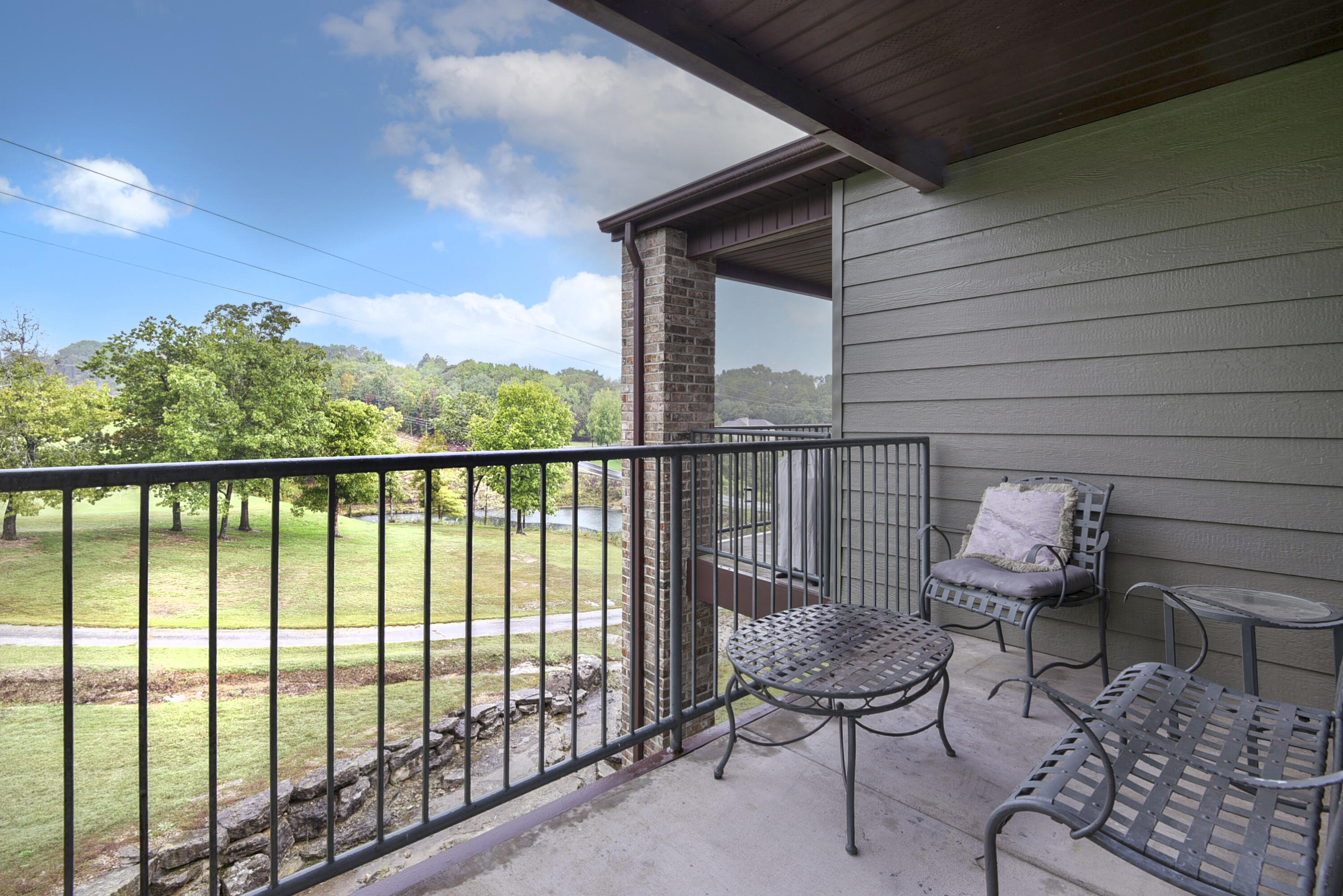 1001 Golf Drive Property Photo 1