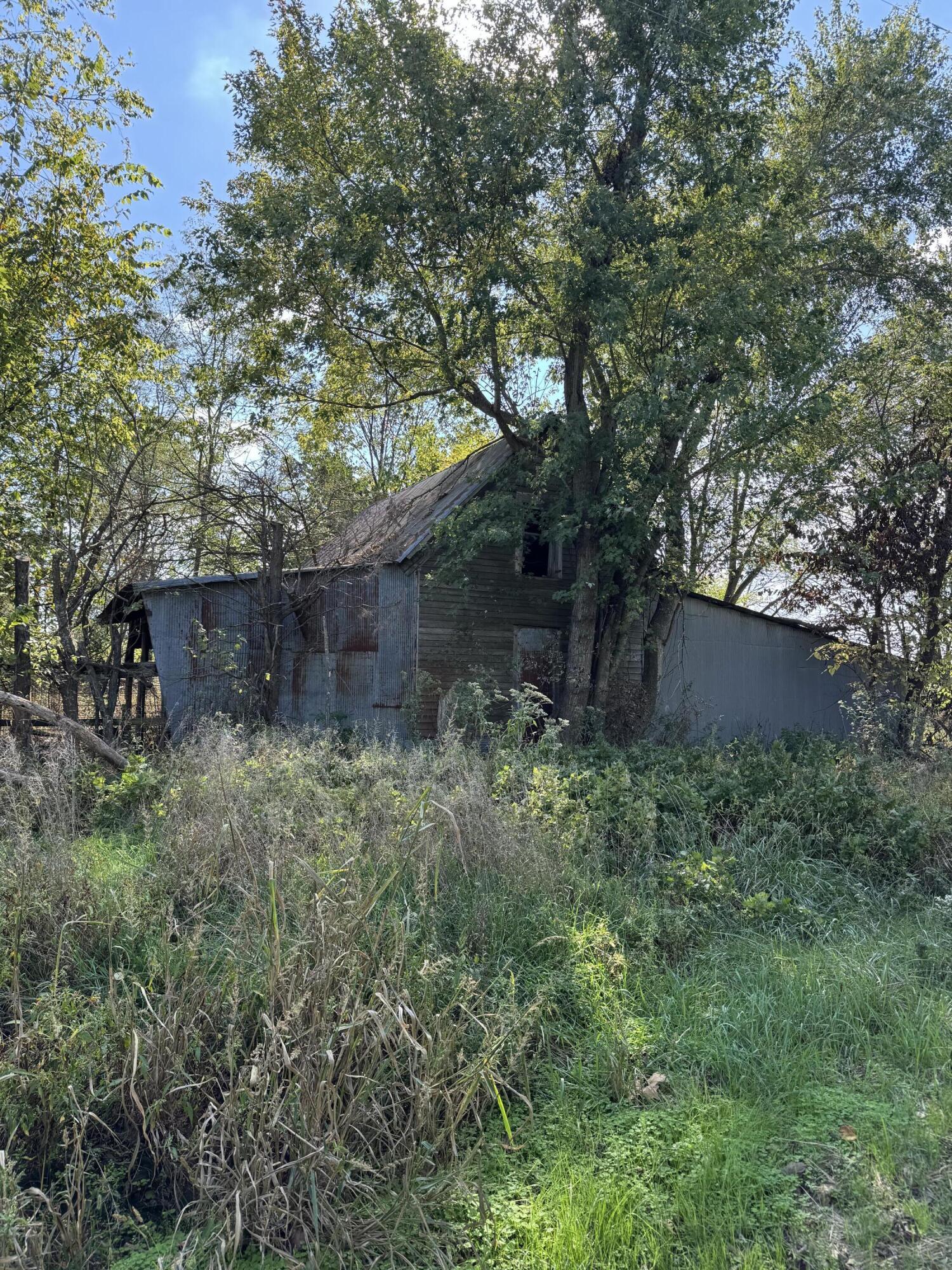 000 South 420th Road Property Photo 5