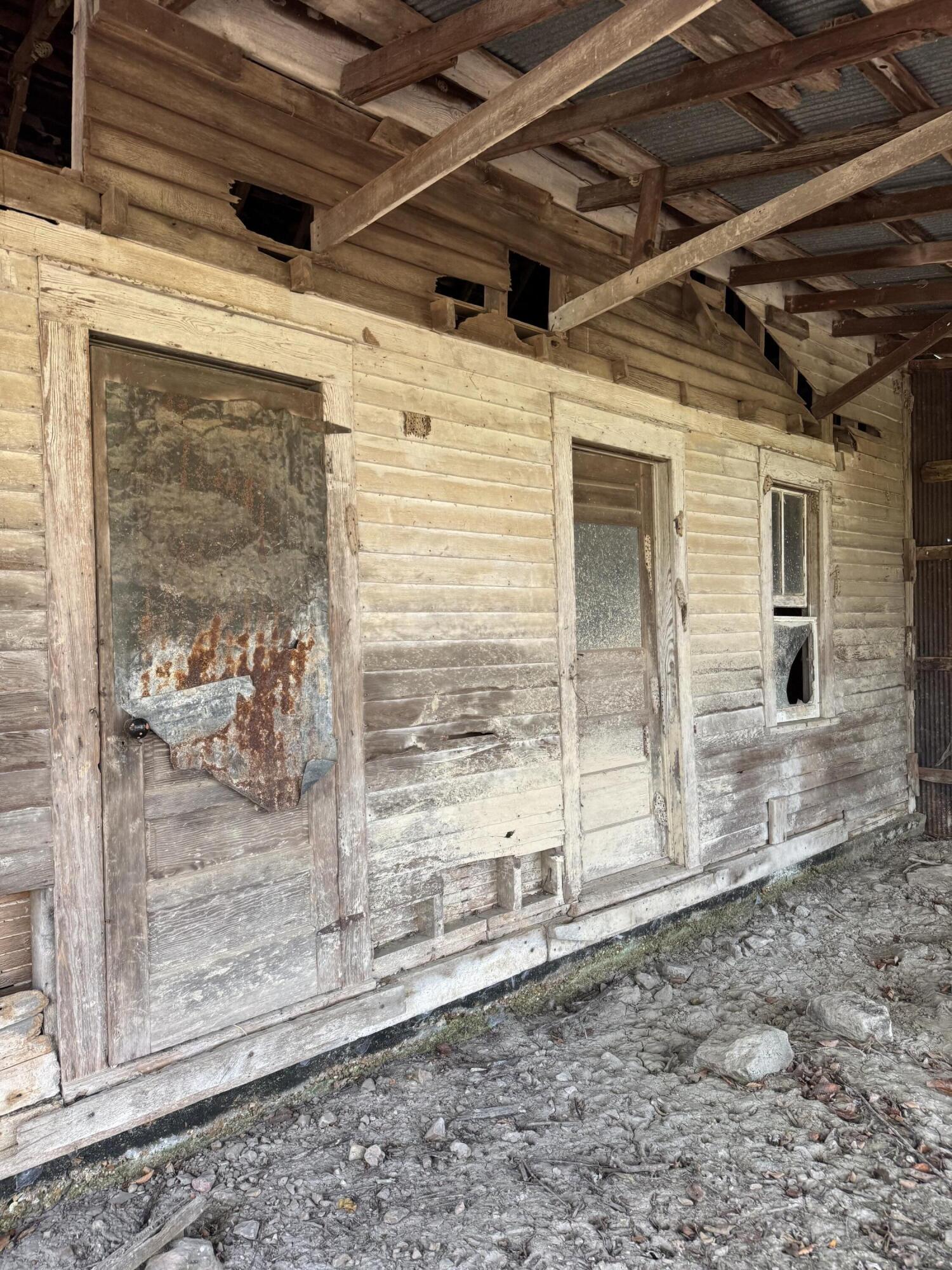 000 South 420th Road Property Photo 7