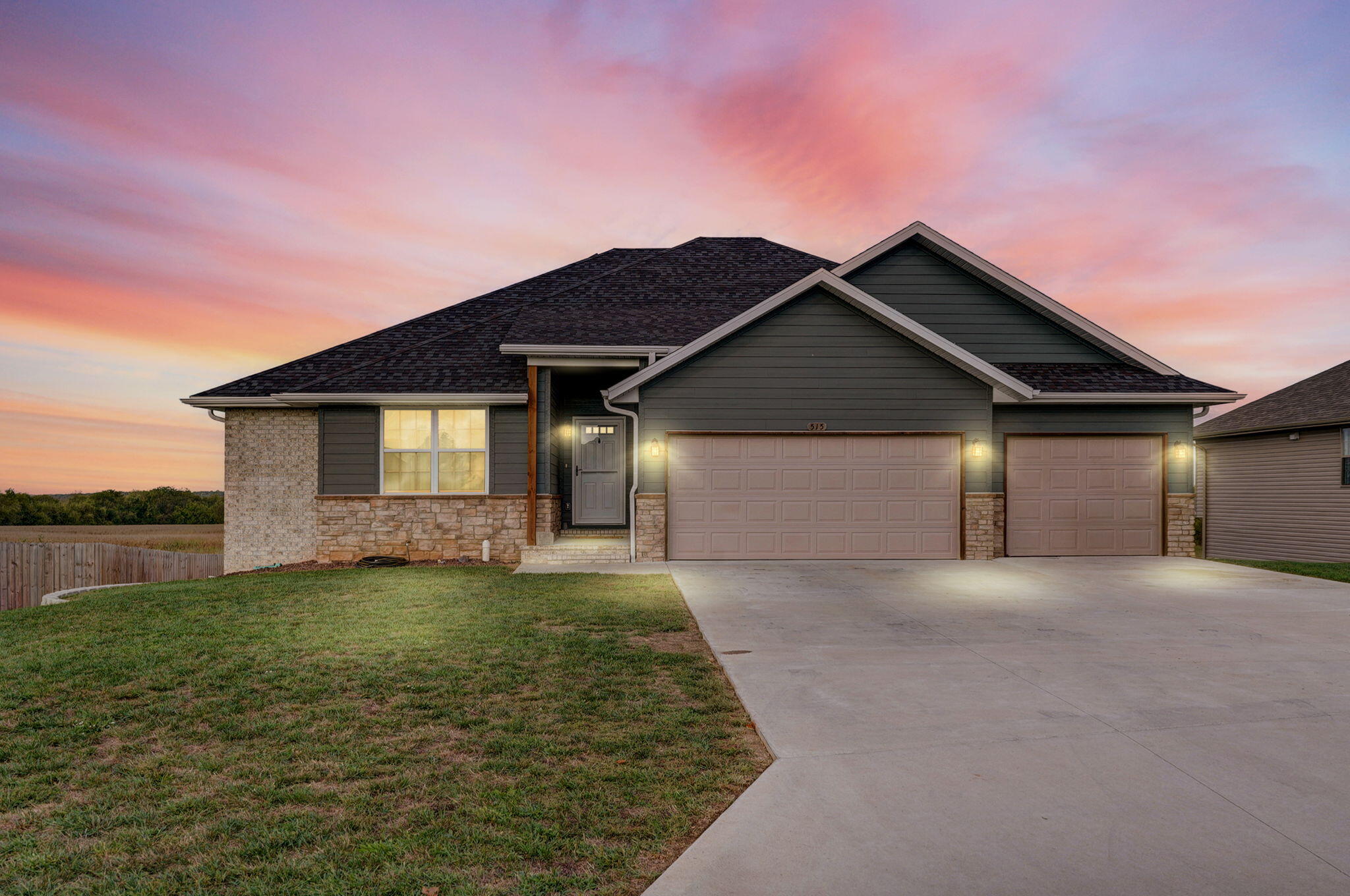 515 North Stella Court Property Photo 1