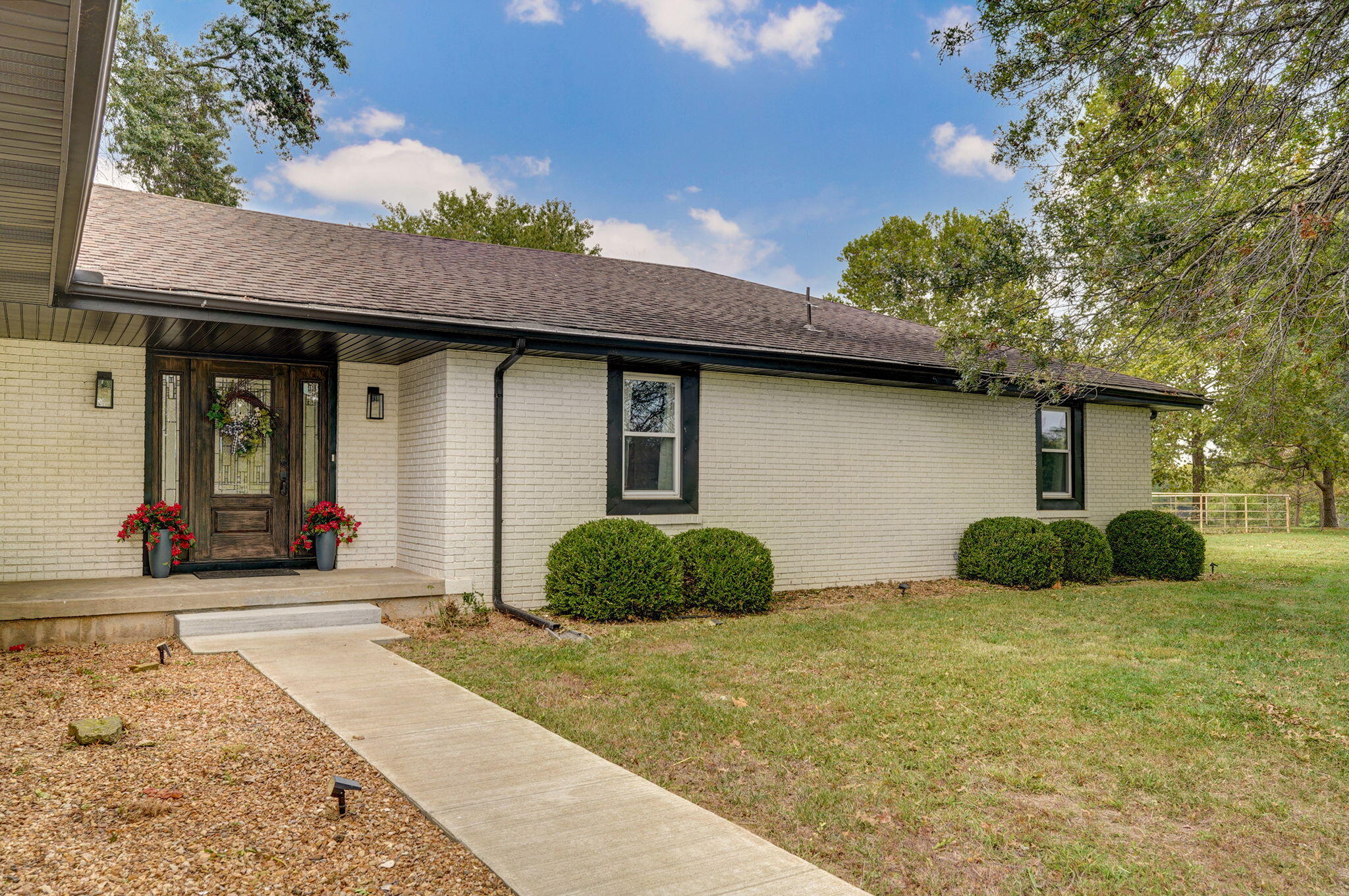 851 West Meadowview Drive Property Photo 5