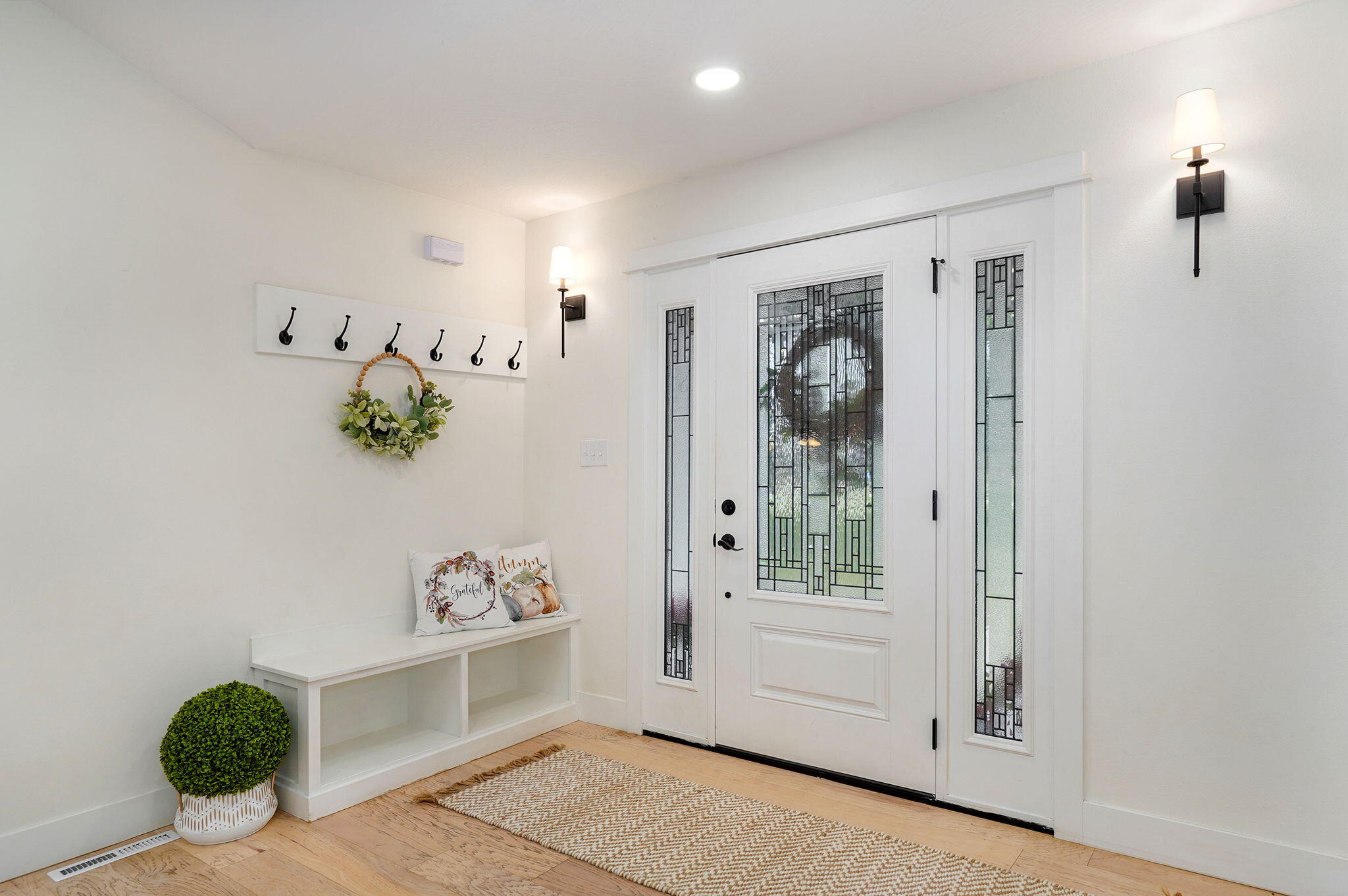 851 West Meadowview Drive Property Photo 9