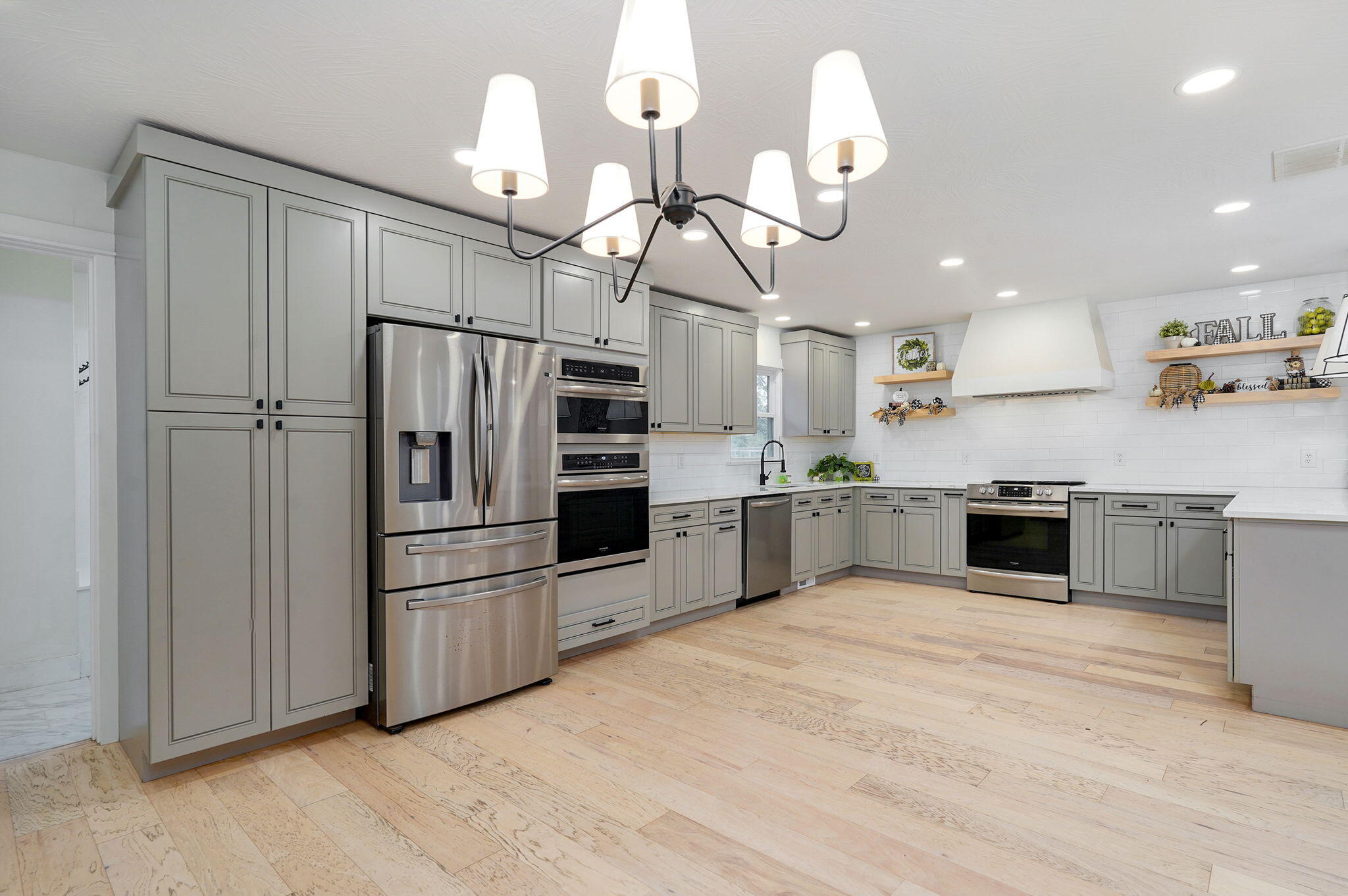 851 West Meadowview Drive Property Photo 14