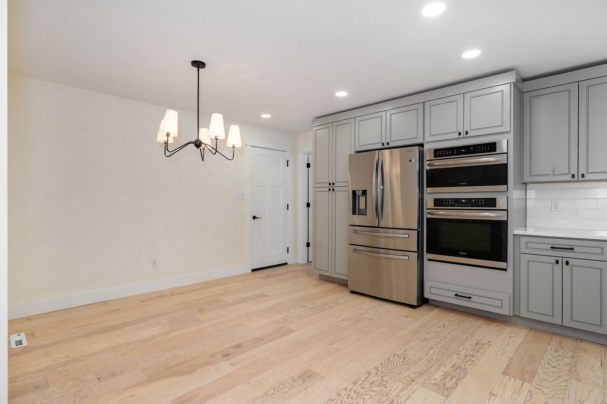 851 West Meadowview Drive Property Photo 15