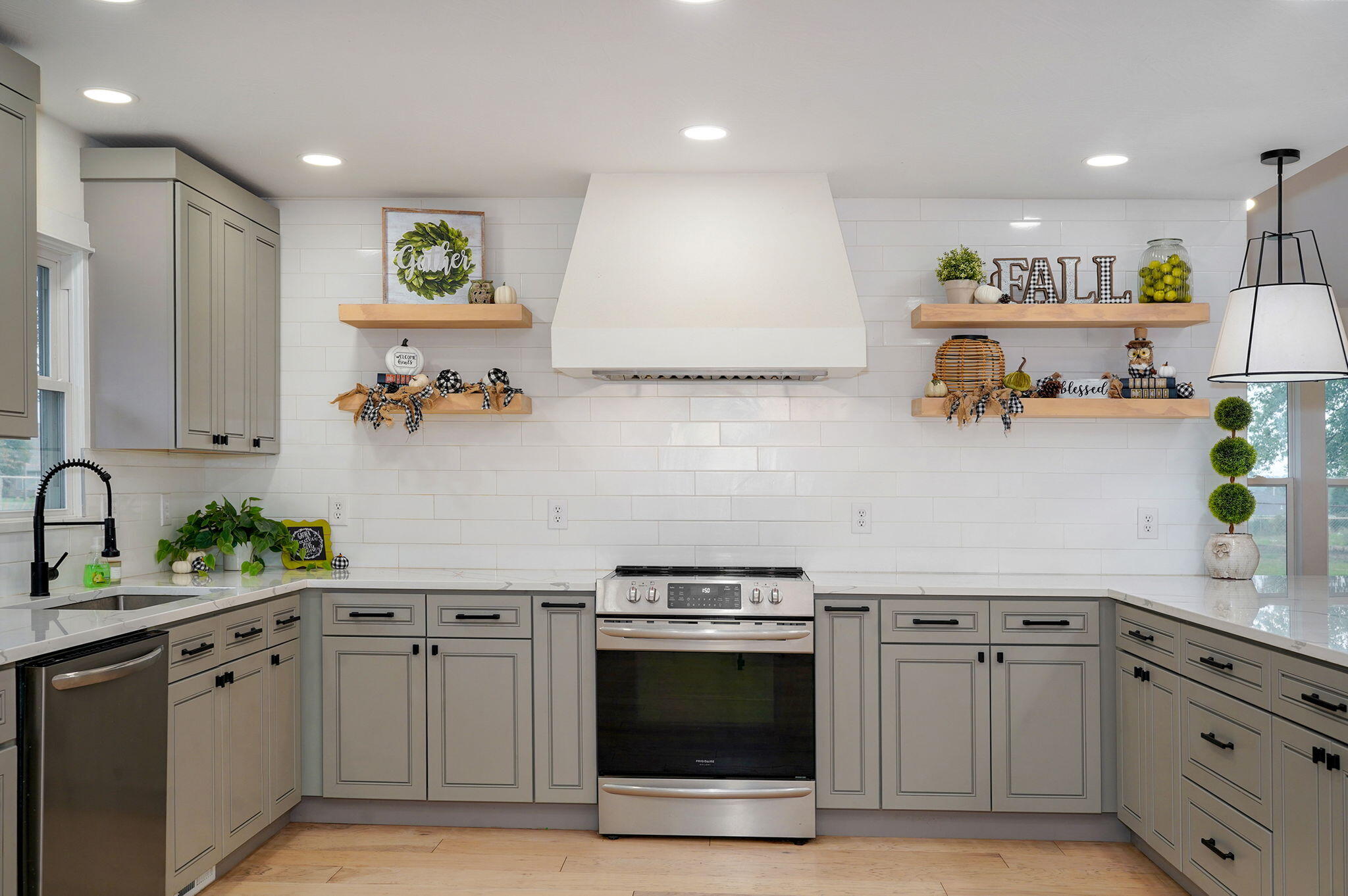 851 West Meadowview Drive Property Photo 17