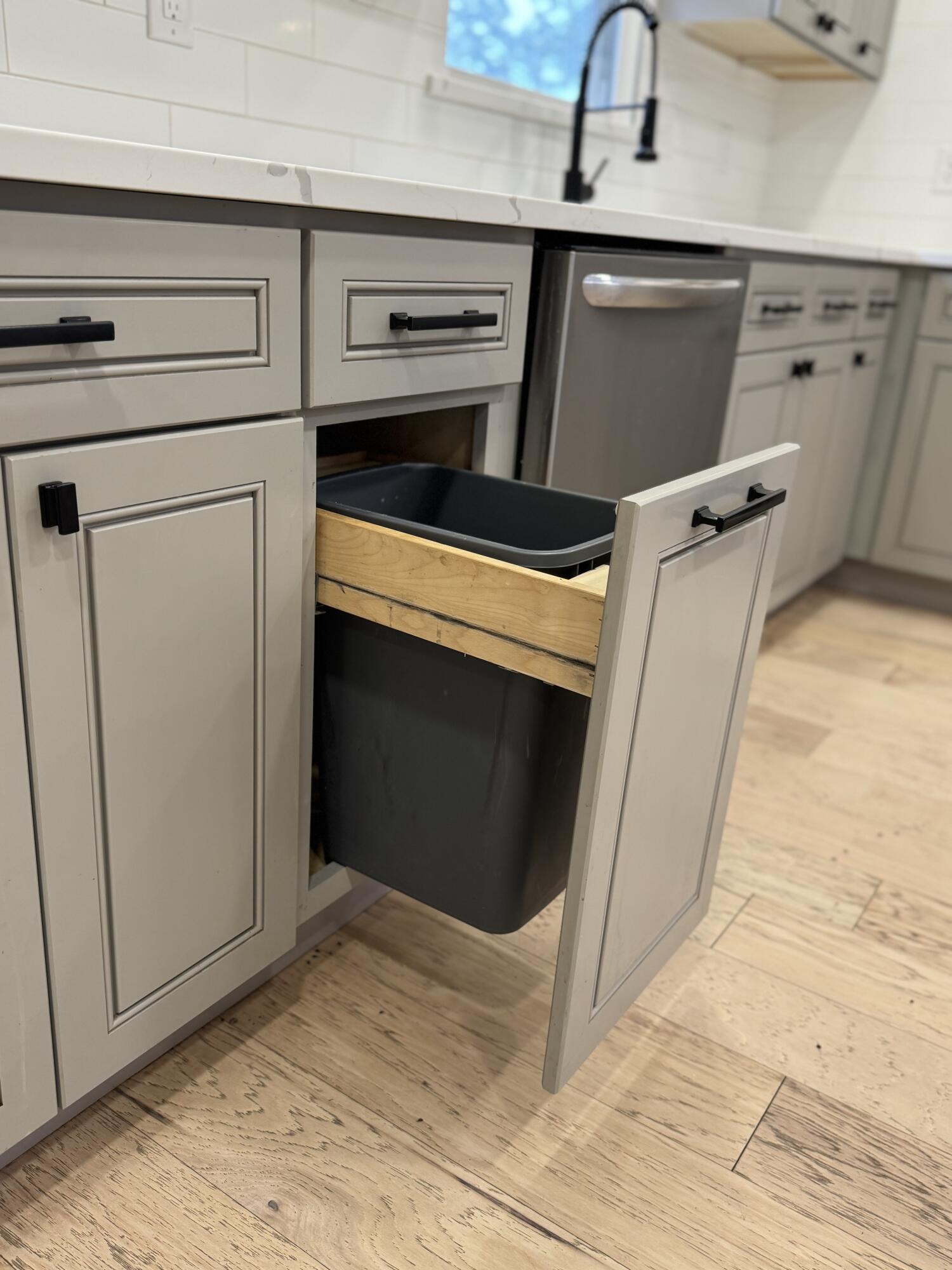 851 West Meadowview Drive Property Photo 23