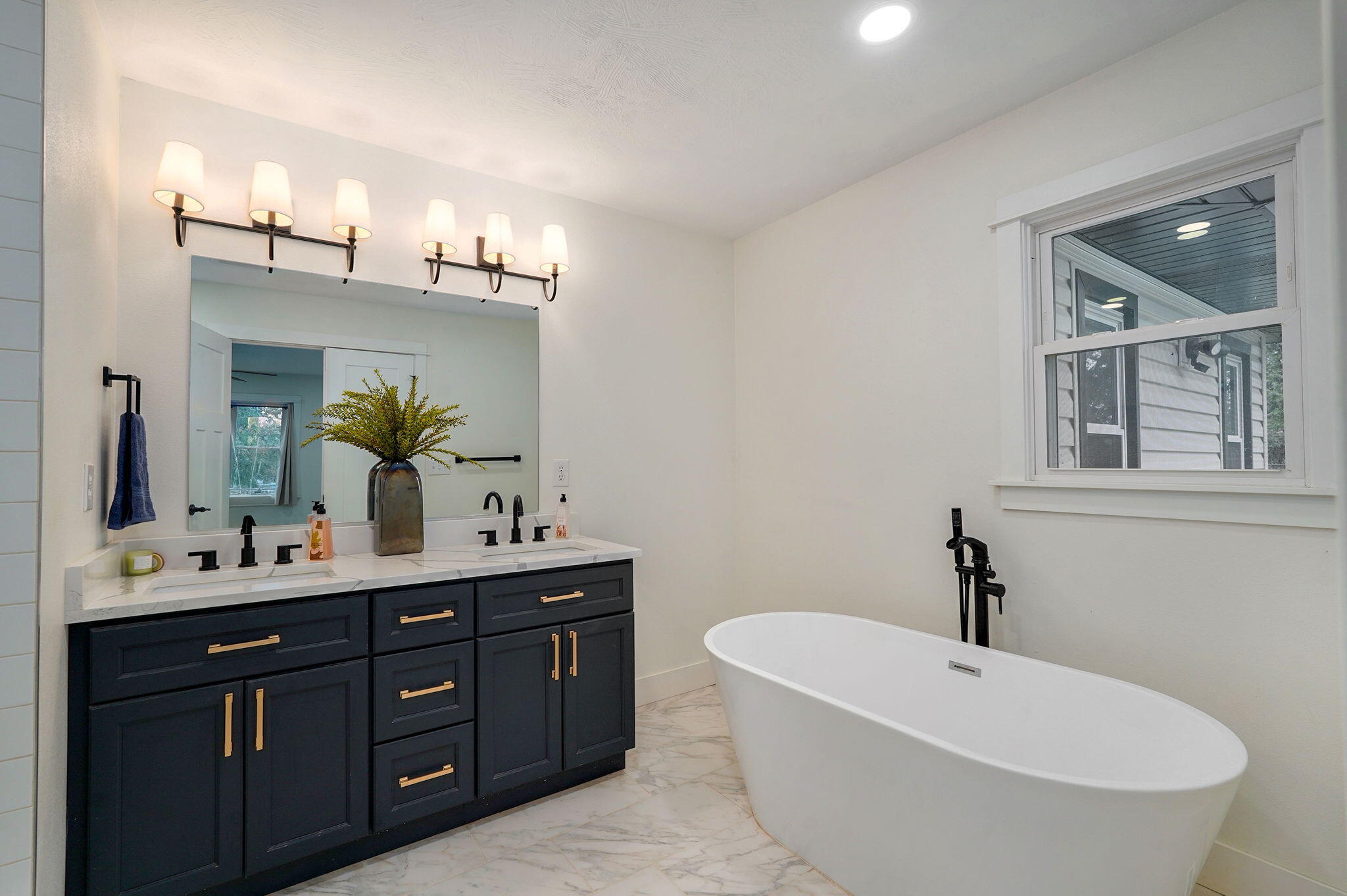 851 West Meadowview Drive Property Photo 26