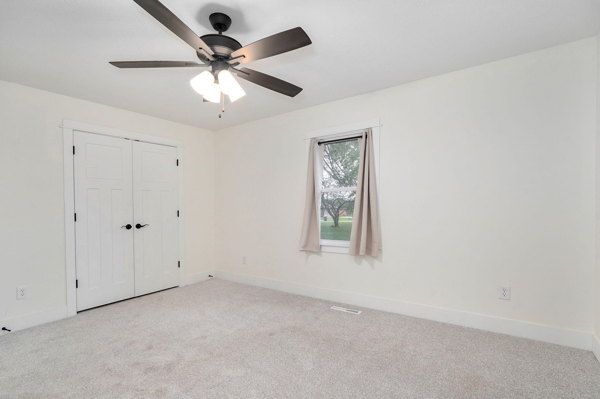 851 West Meadowview Drive Property Photo 35