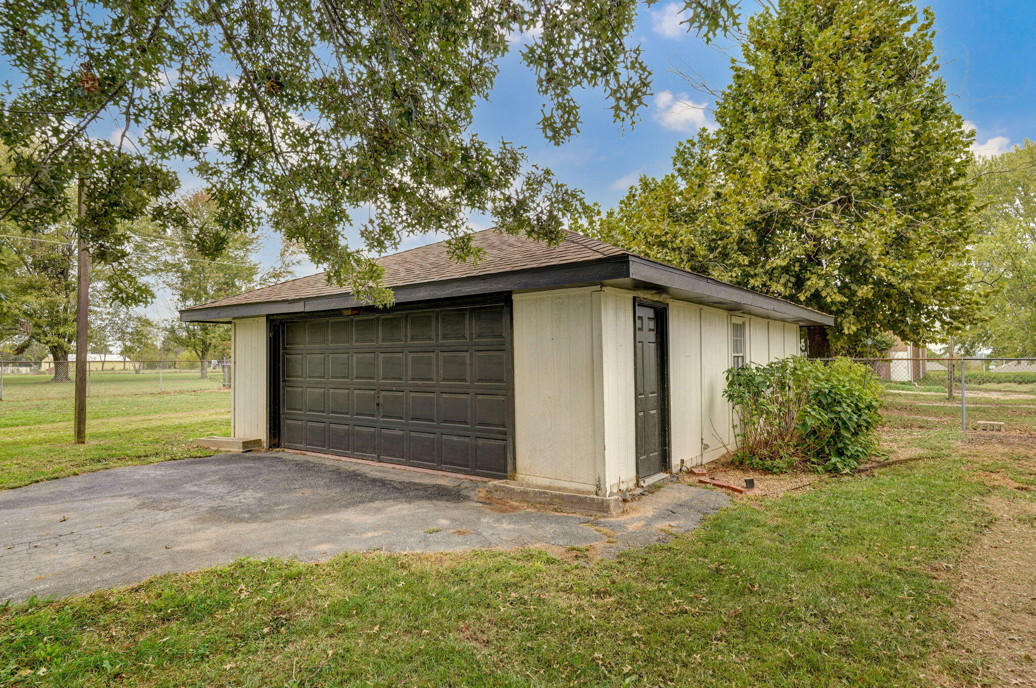 851 West Meadowview Drive Property Photo 45