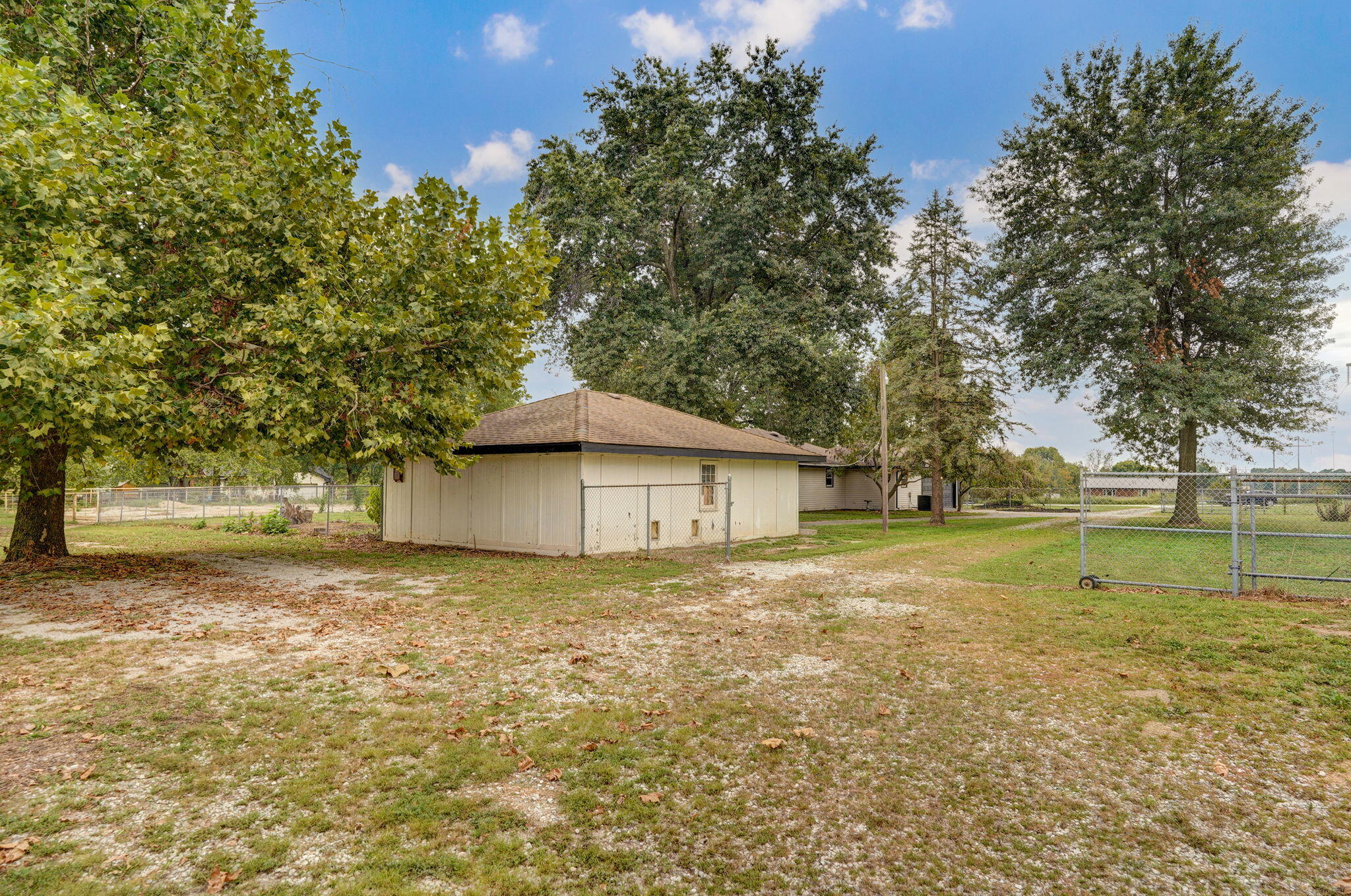 851 West Meadowview Drive Property Photo 56