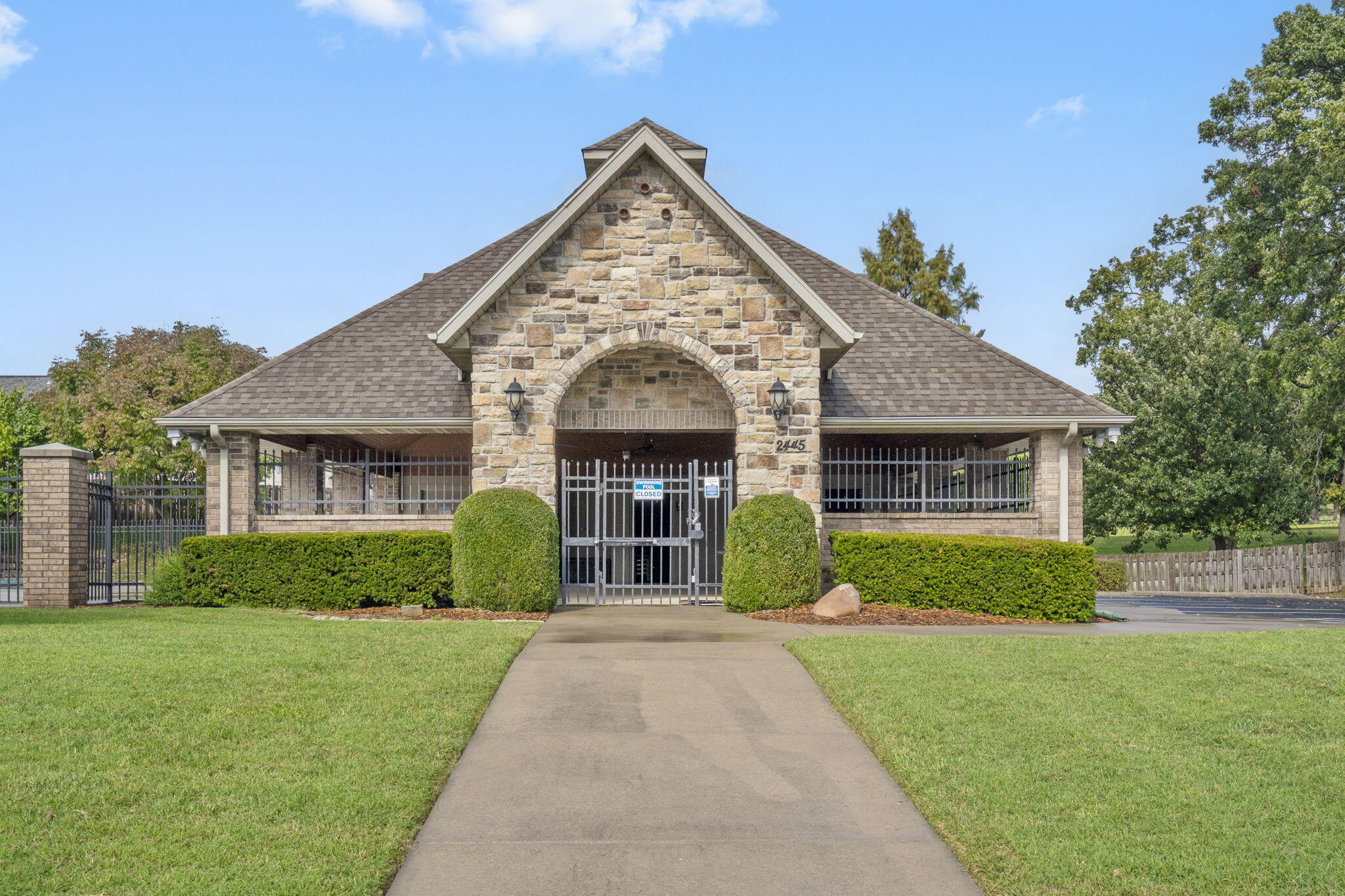 2460 East German Ivy Property Photo 8