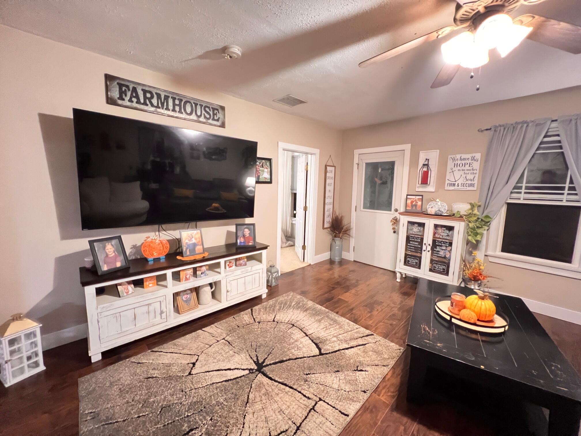 115 West 2nd Street Property Photo 7