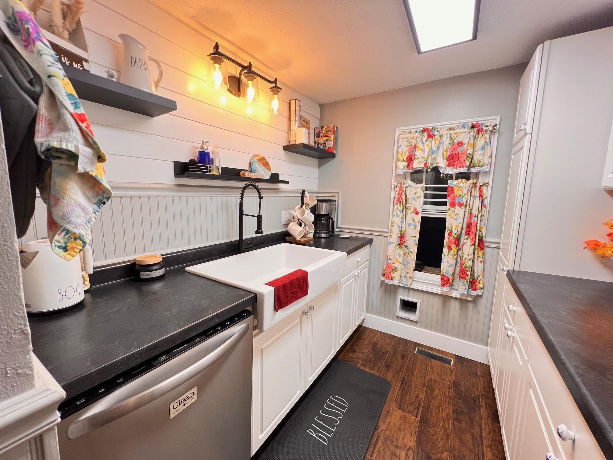 115 West 2nd Street Property Photo 14