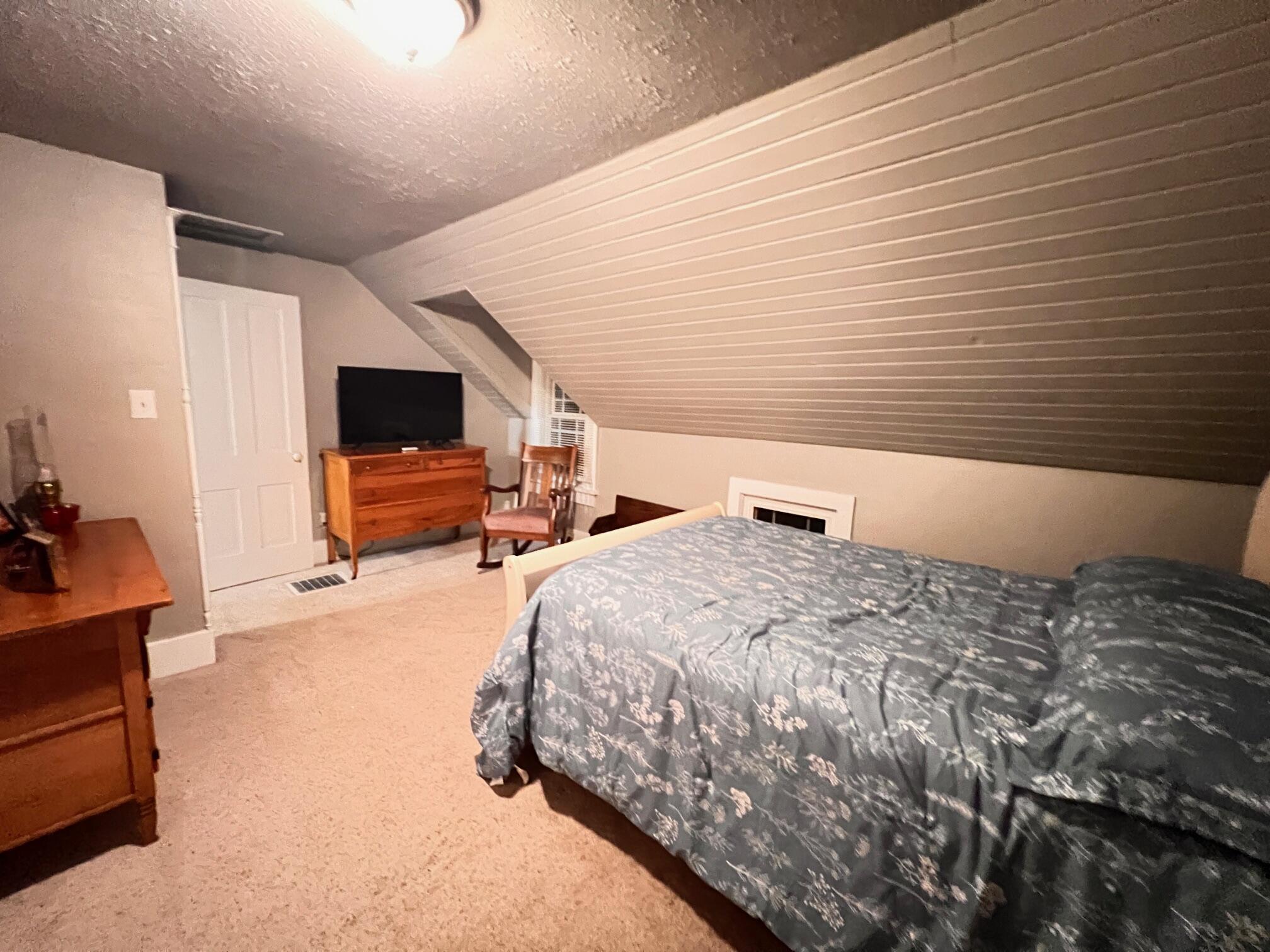 115 West 2nd Street Property Photo 23