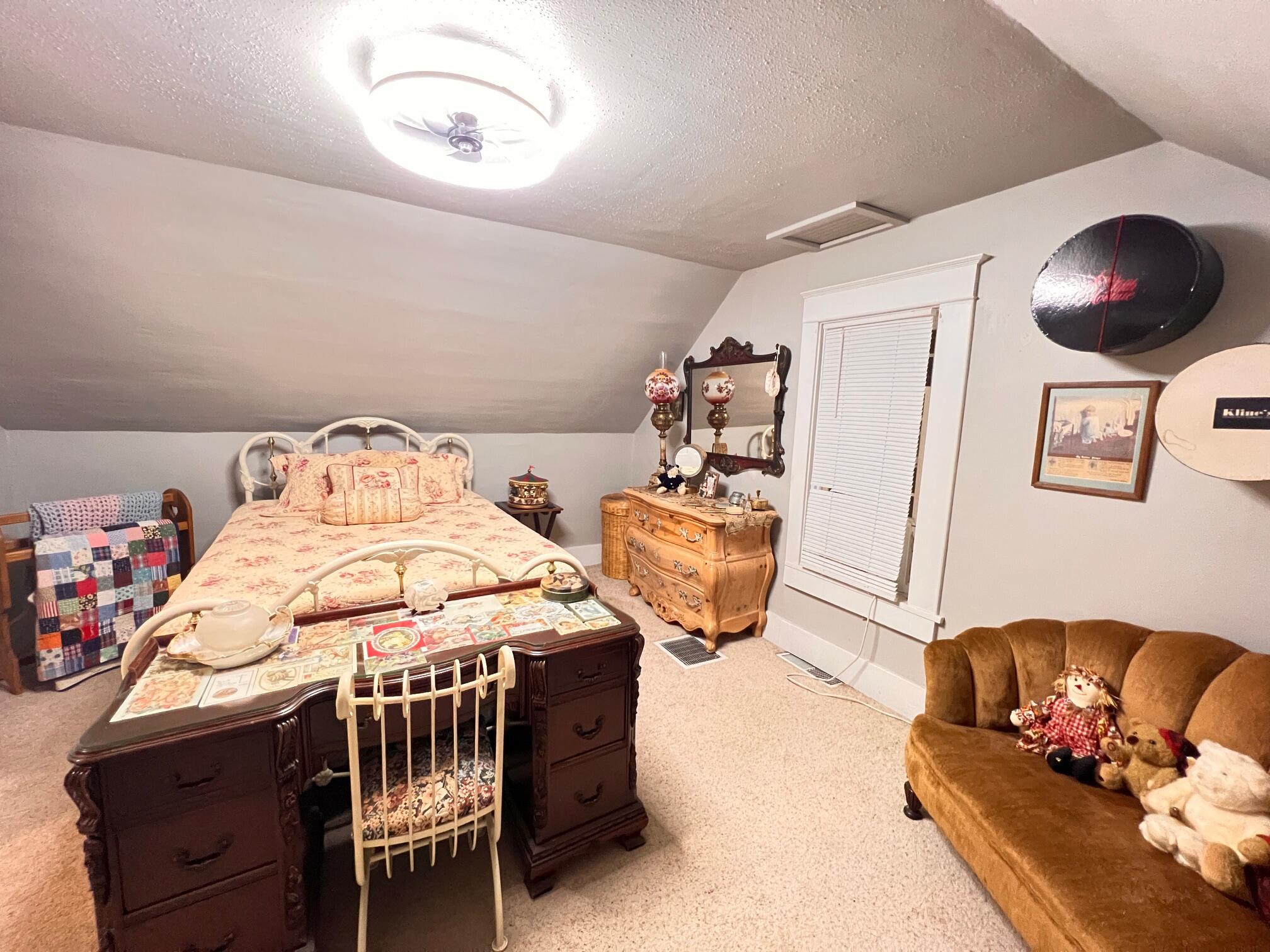 115 West 2nd Street Property Photo 24