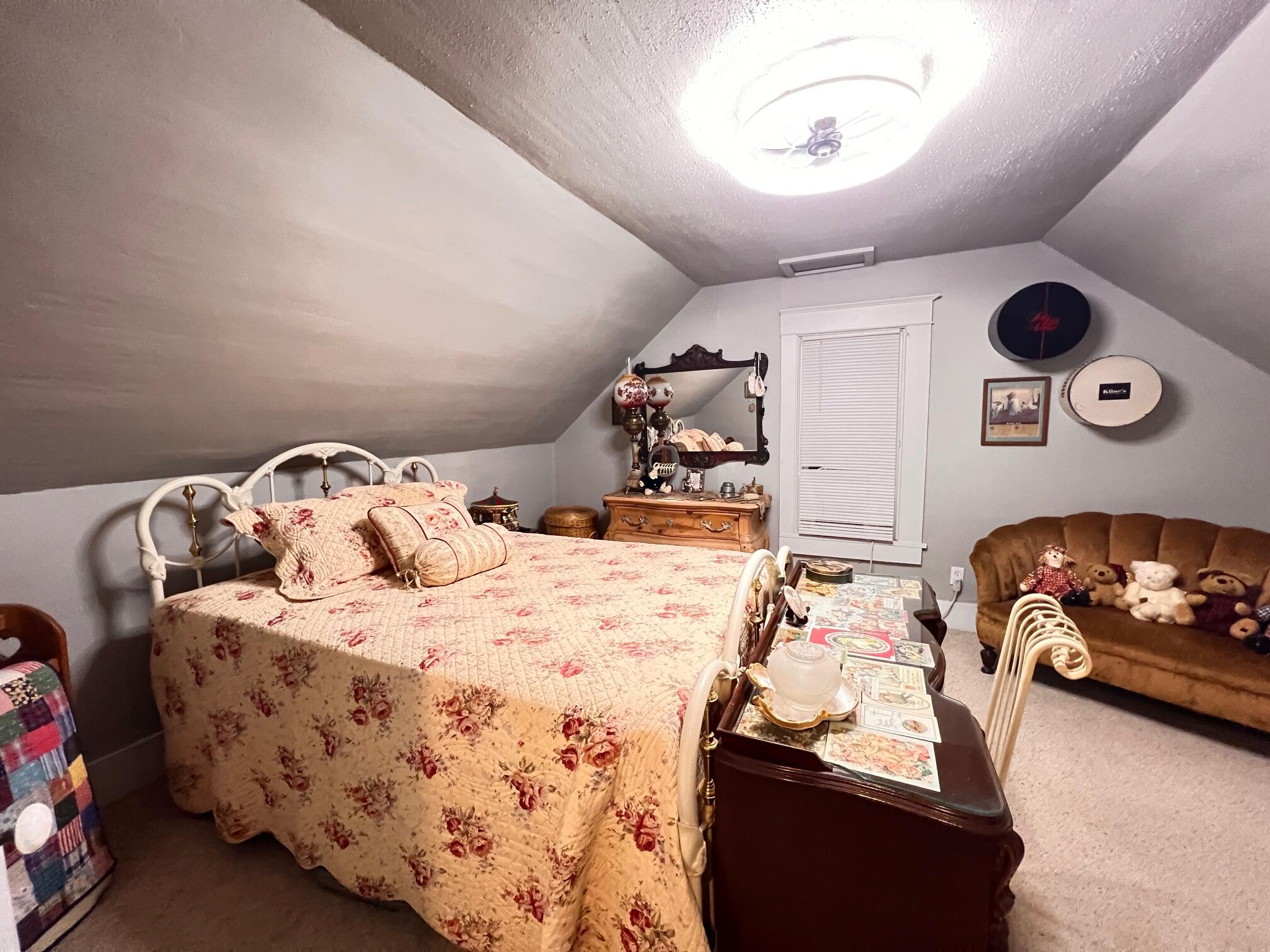 115 West 2nd Street Property Photo 25