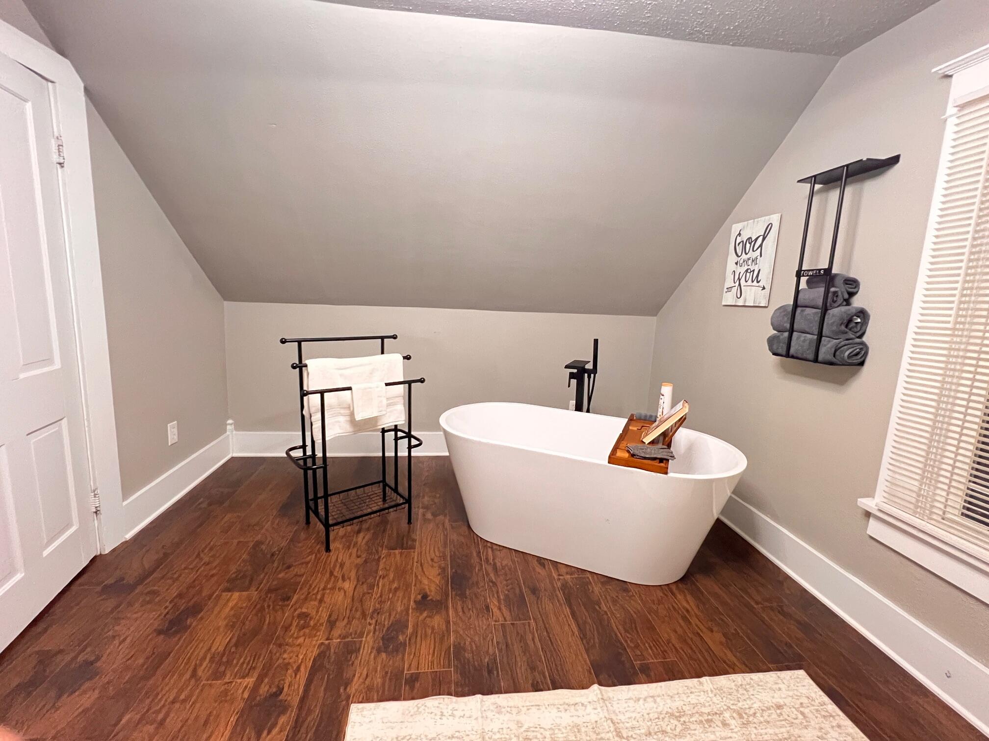 115 West 2nd Street Property Photo 27