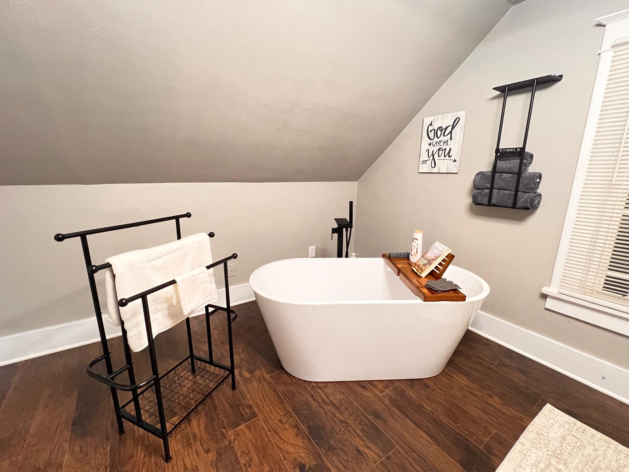 115 West 2nd Street Property Photo 28