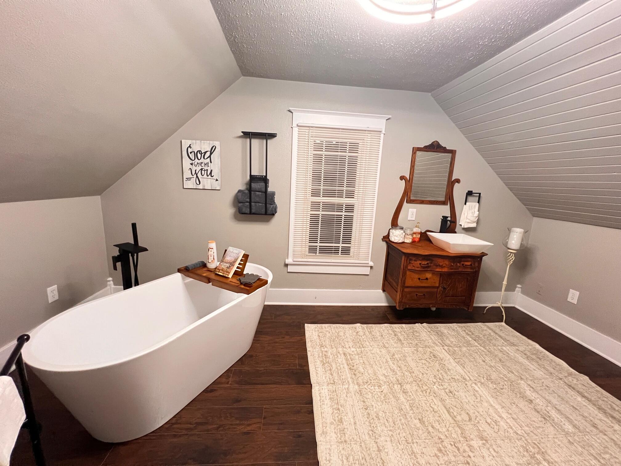 115 West 2nd Street Property Photo 29