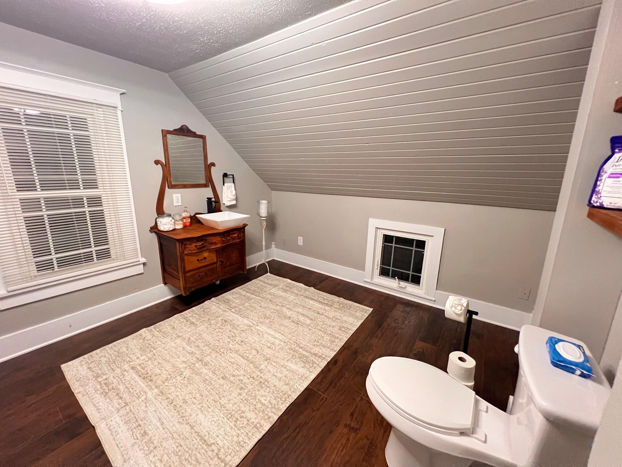 115 West 2nd Street Property Photo 32