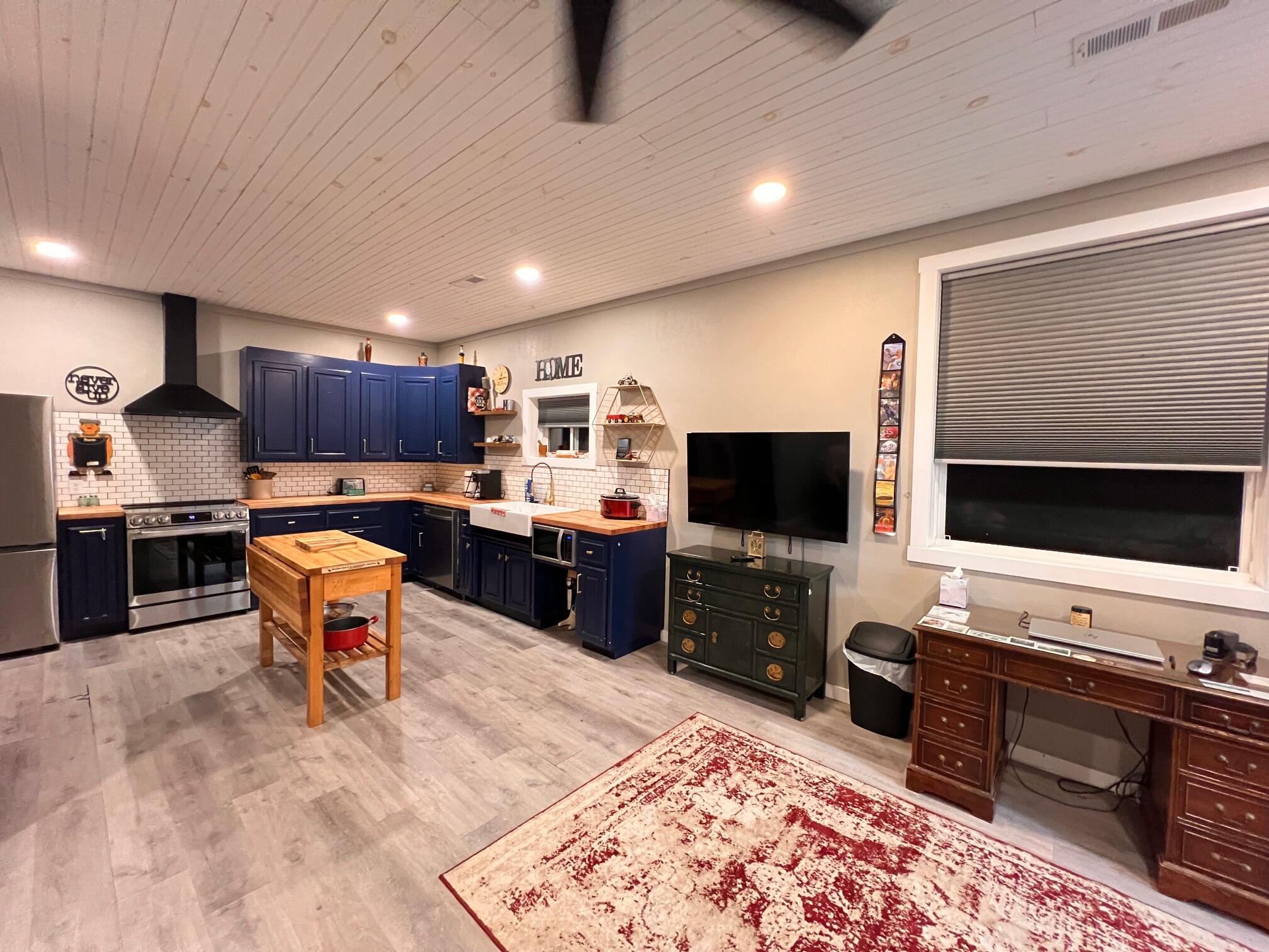 115 West 2nd Street Property Photo 60