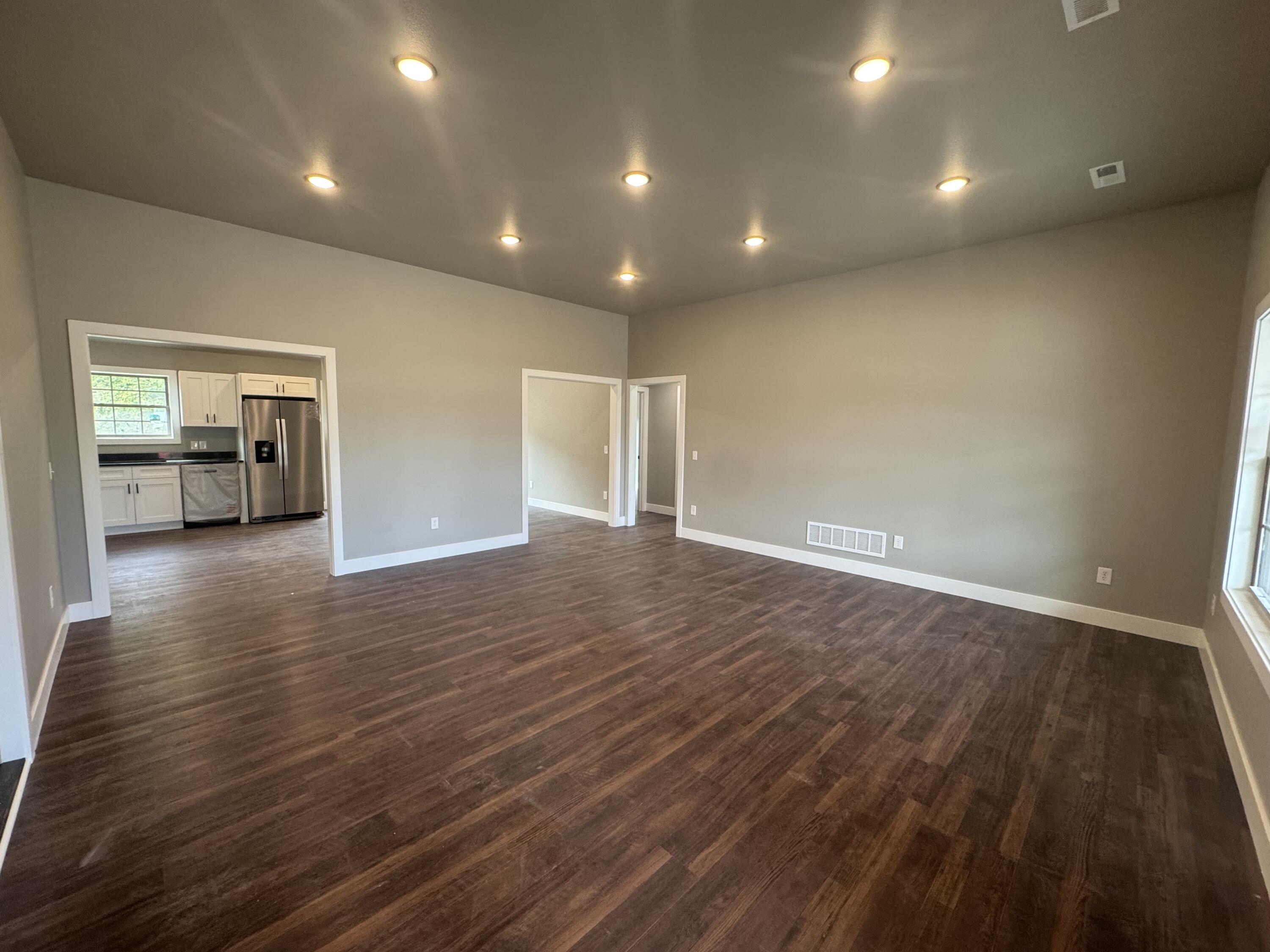 1618 Ridgemont Avenue Property Photo 3