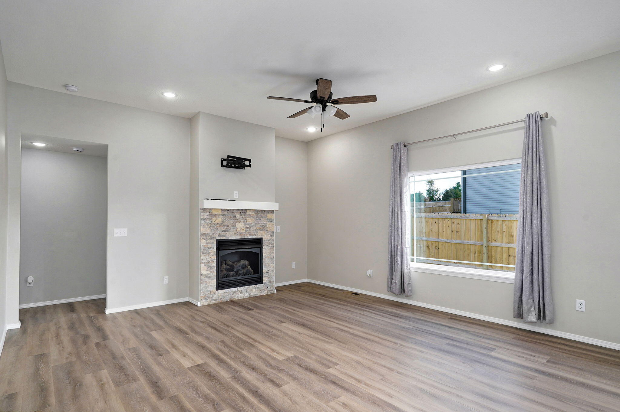 2141 North Jamestown Street Property Photo 6