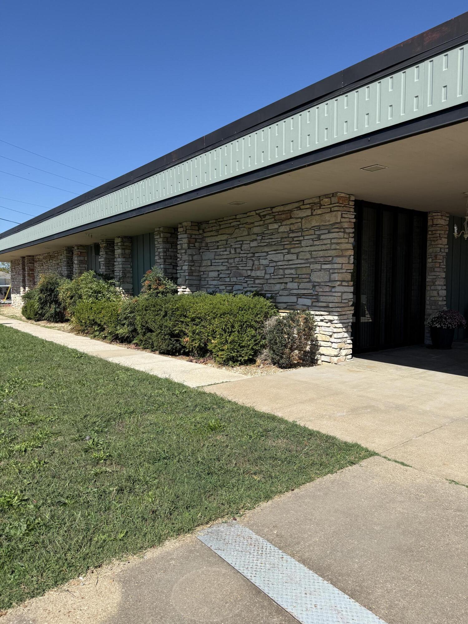 115 Shadowrock Drive Property Photo 1