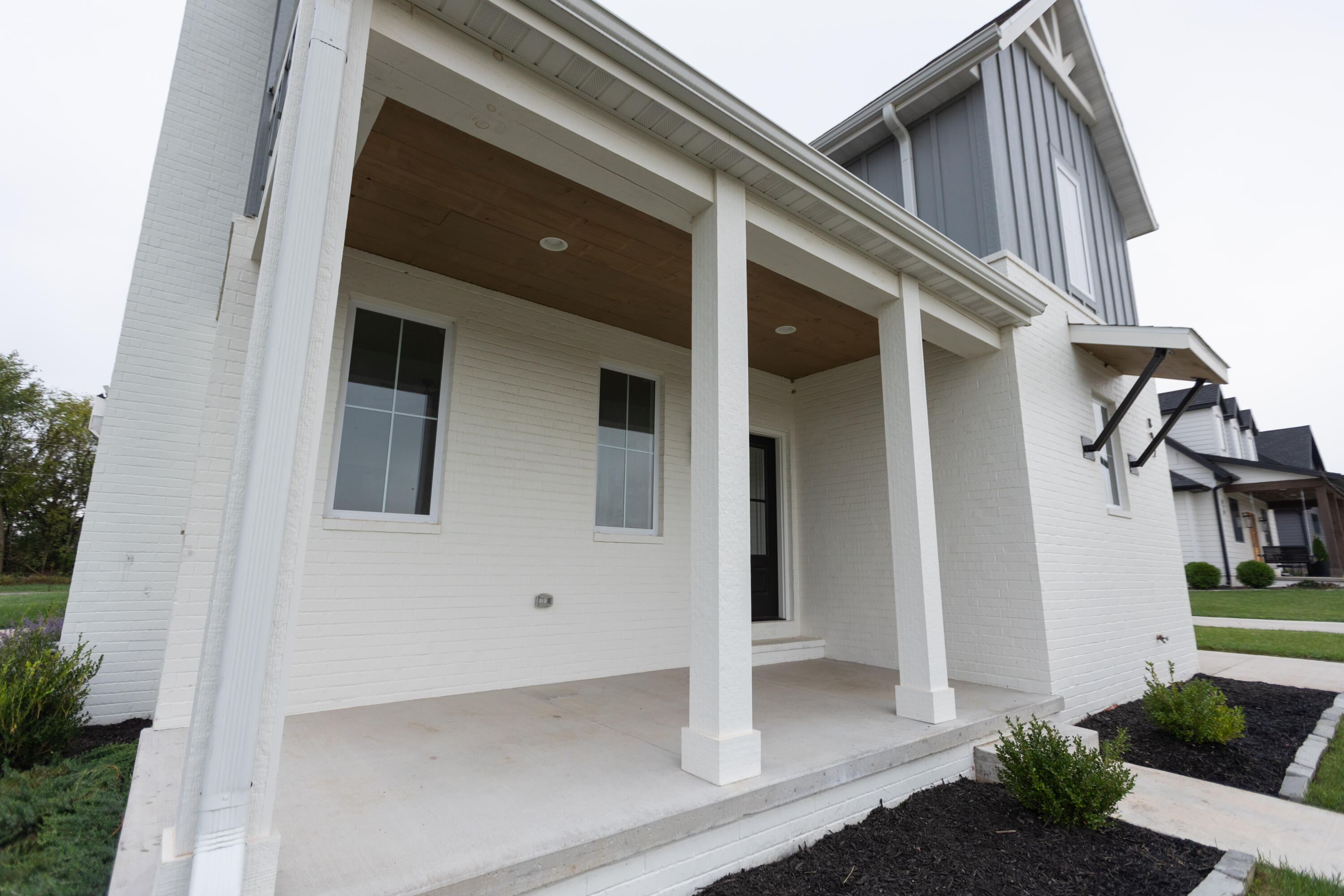 892 East Valley Trail Drive Property Photo 2