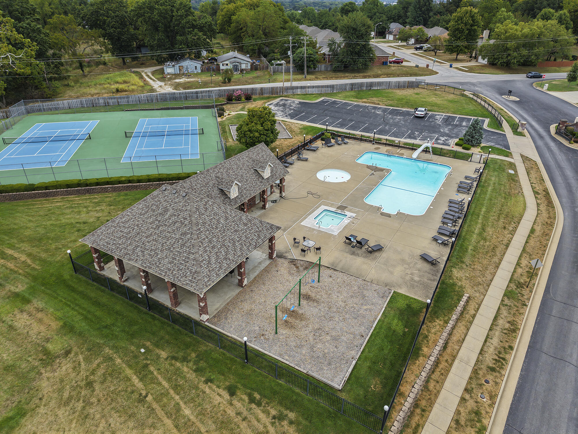 1302 West Gaslight Drive Property Photo 9