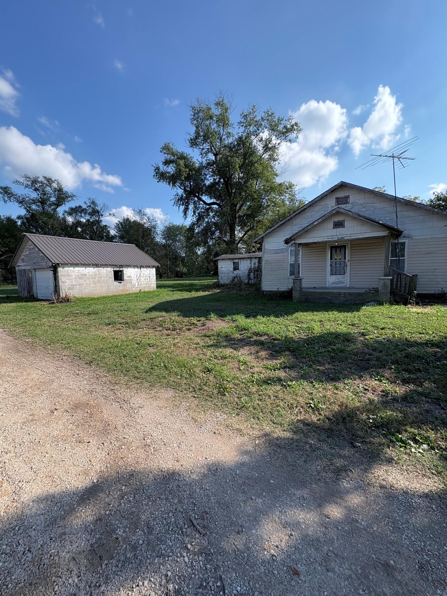 100 East Carpenter Street Property Photo 1