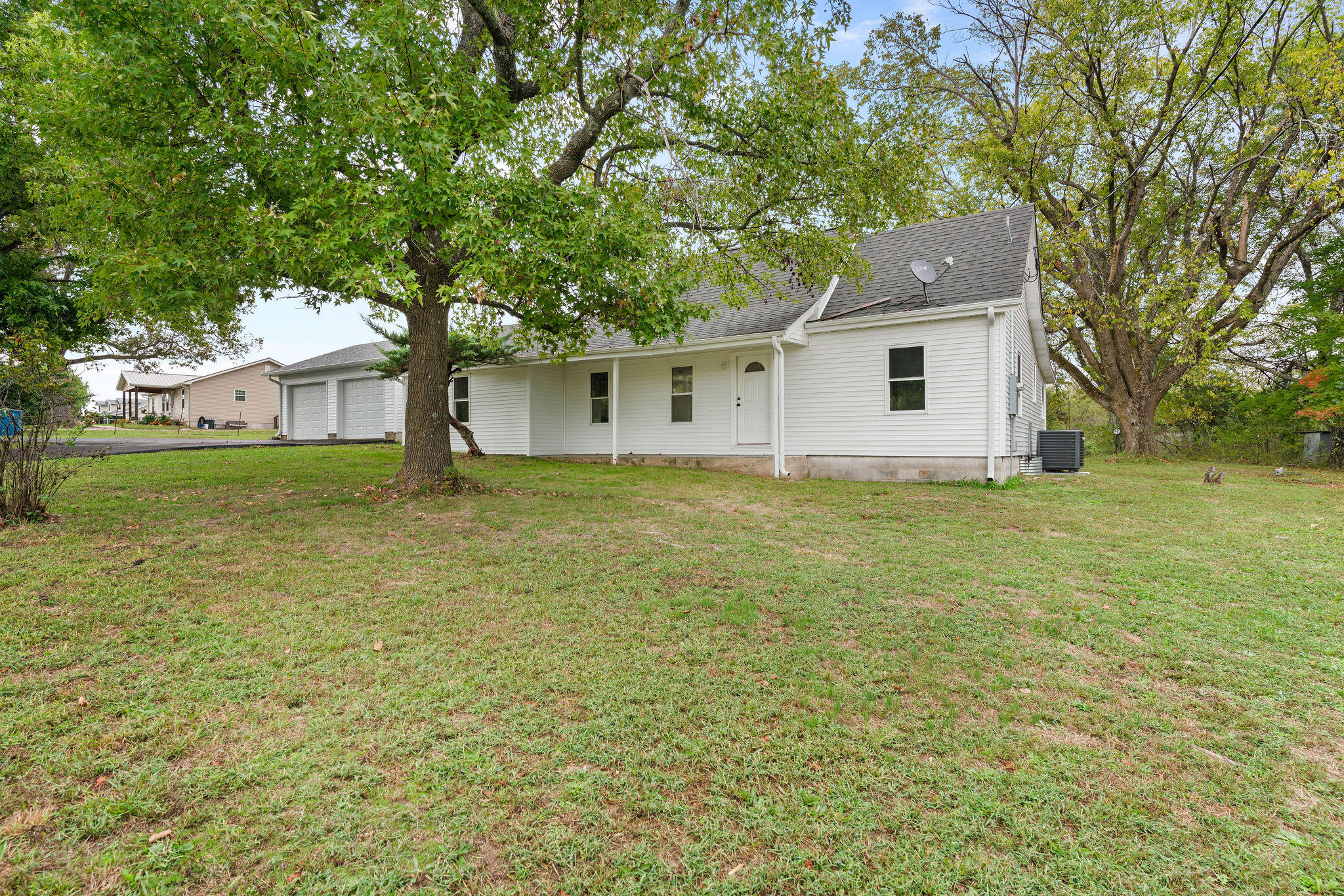 7308 North Farm Road 203 Property Photo 4