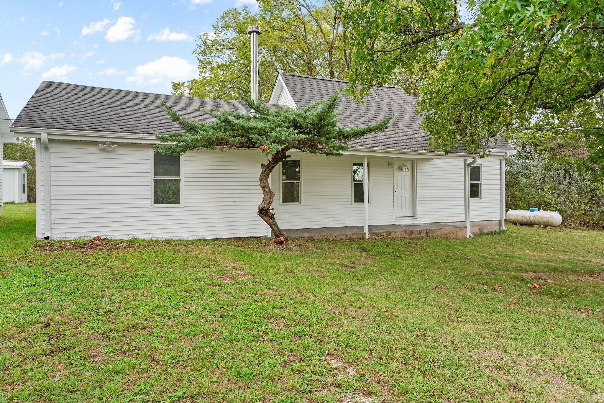 7308 North Farm Road 203 Property Photo 5