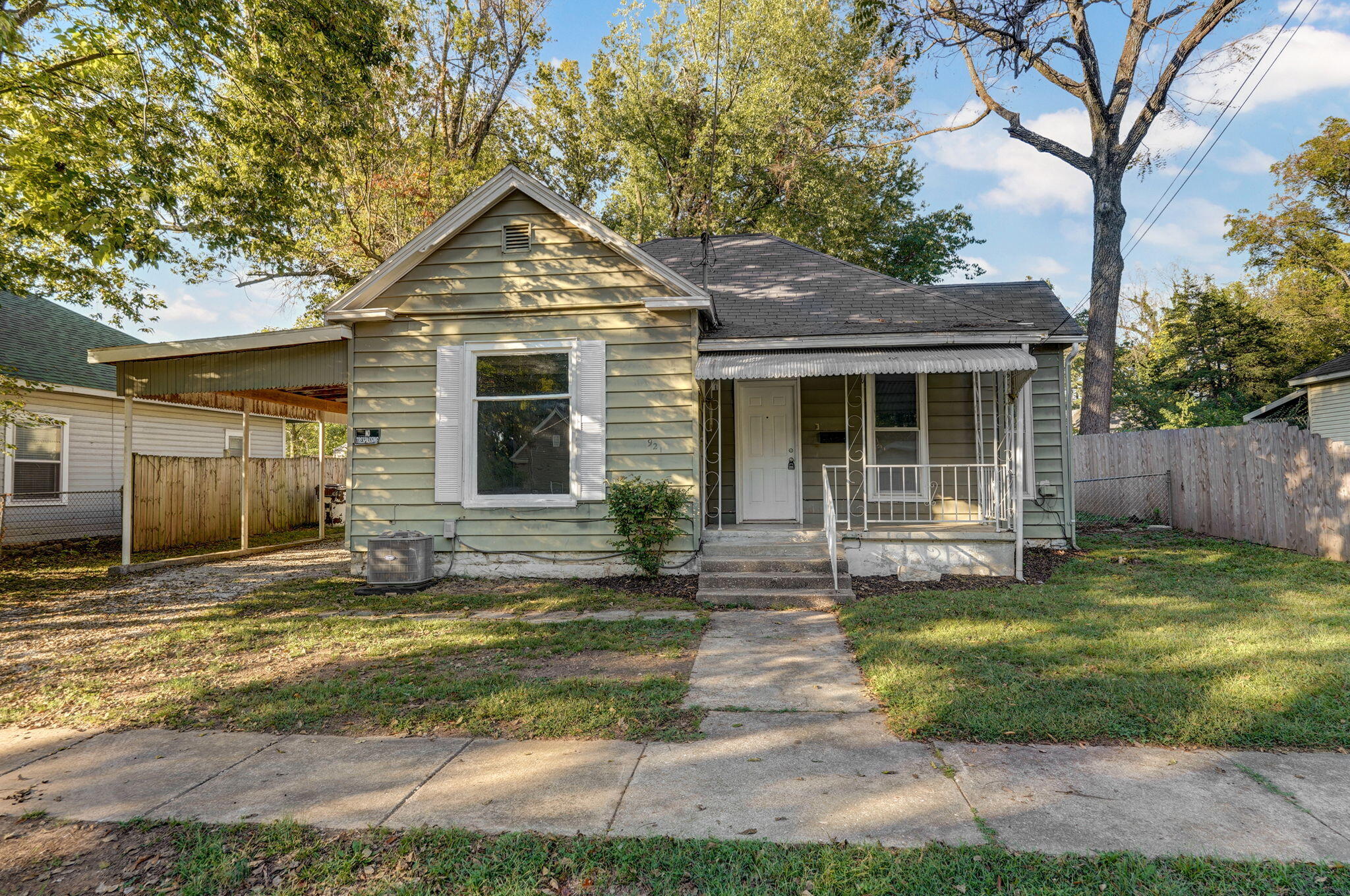 921 West Monroe Terrace Property Photo 1