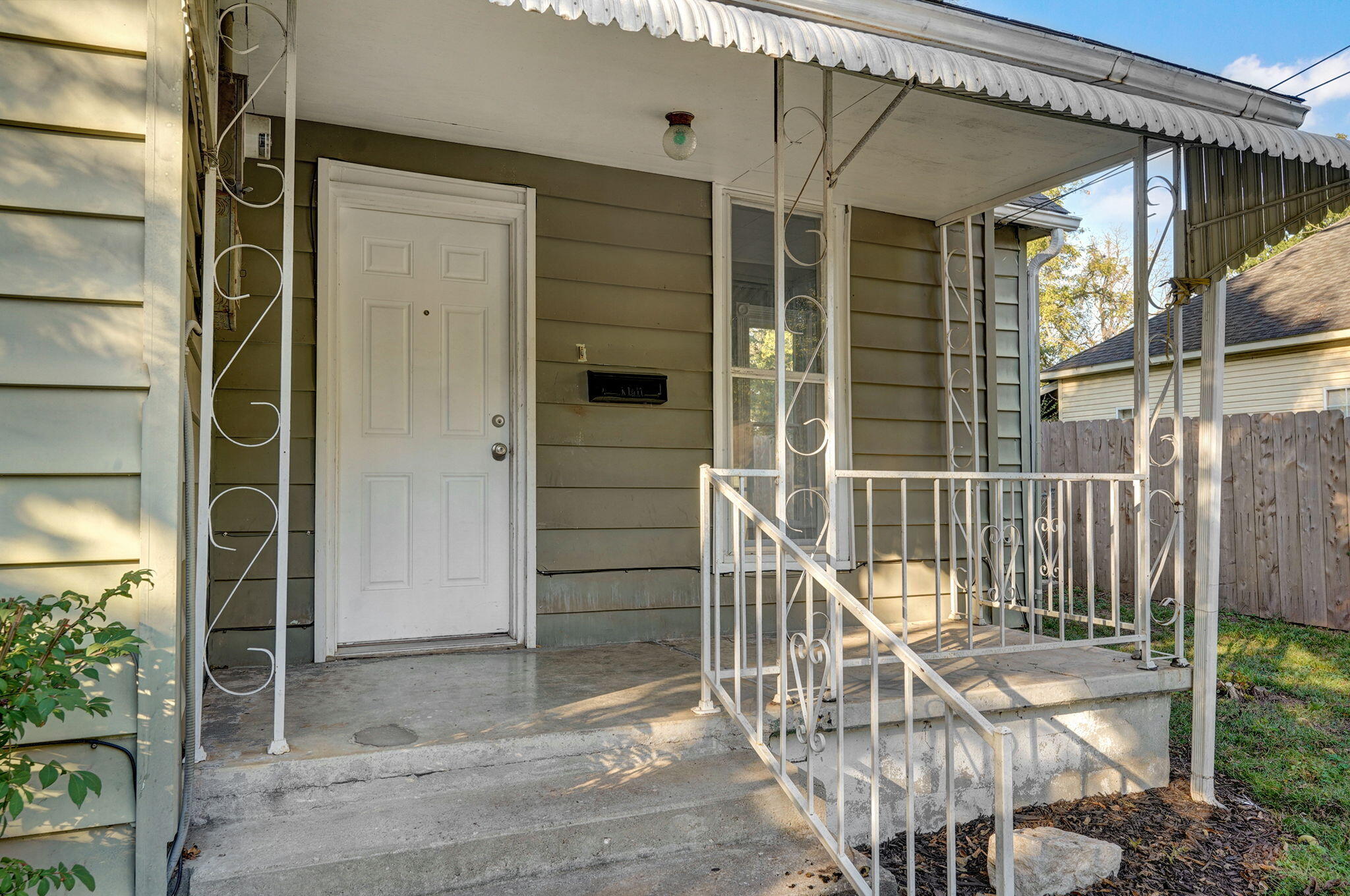 921 West Monroe Terrace Property Photo 4