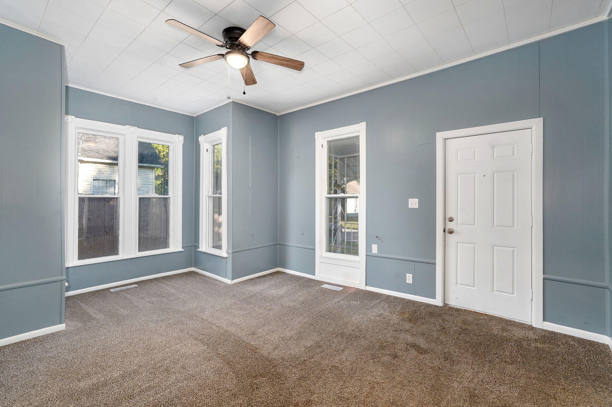 921 West Monroe Terrace Property Photo 6