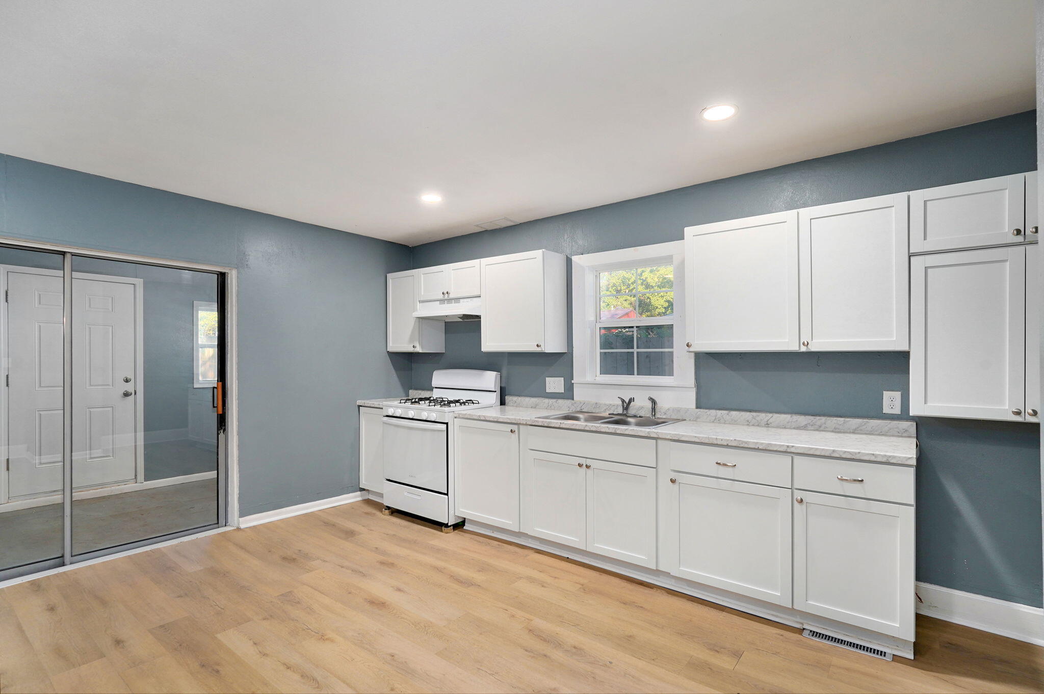 921 West Monroe Terrace Property Photo 10