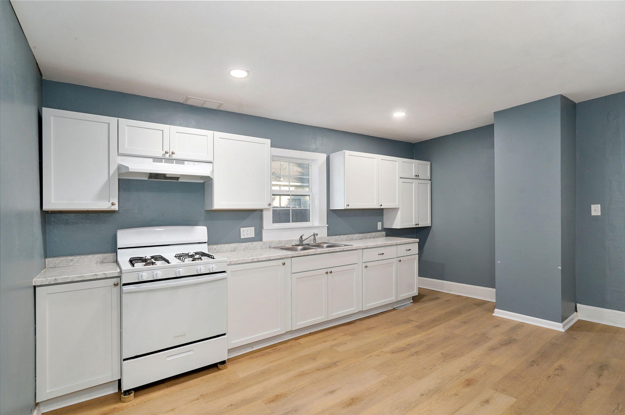 921 West Monroe Terrace Property Photo 11